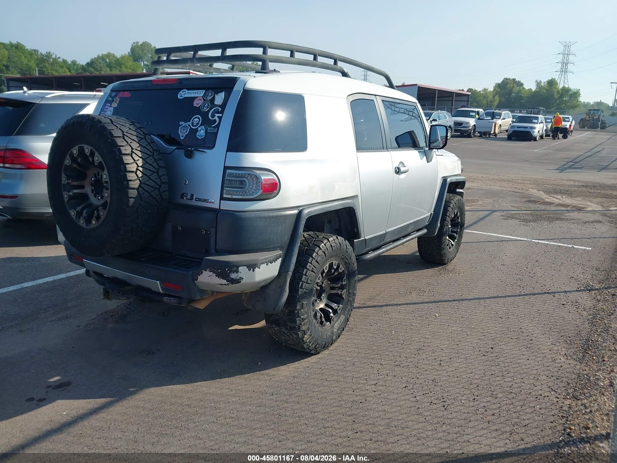 2007 Toyota Fj Cruiser   Silver vin: JTEBU11F770045285