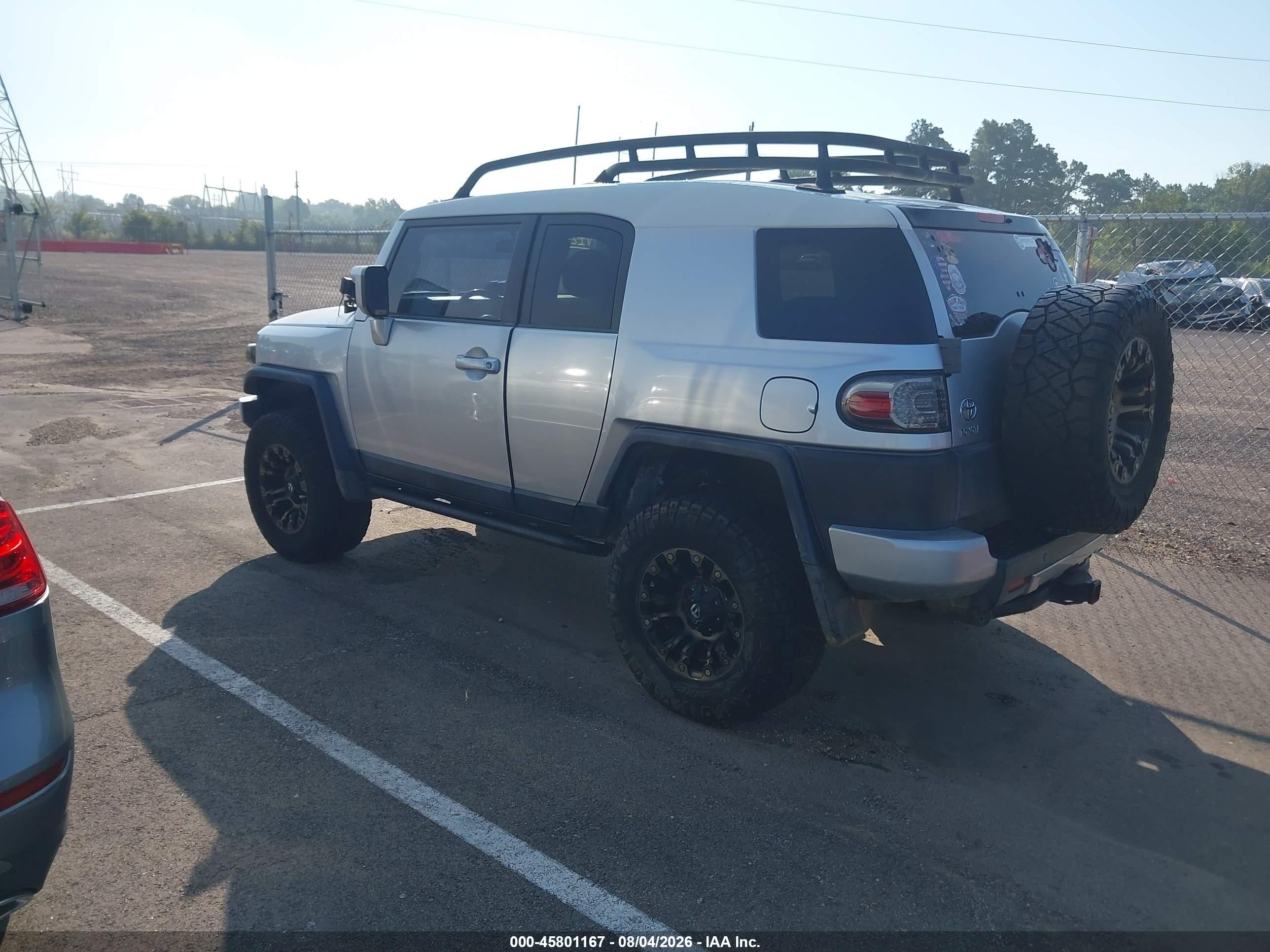 2007 Toyota Fj Cruiser   Silver vin: JTEBU11F770045285