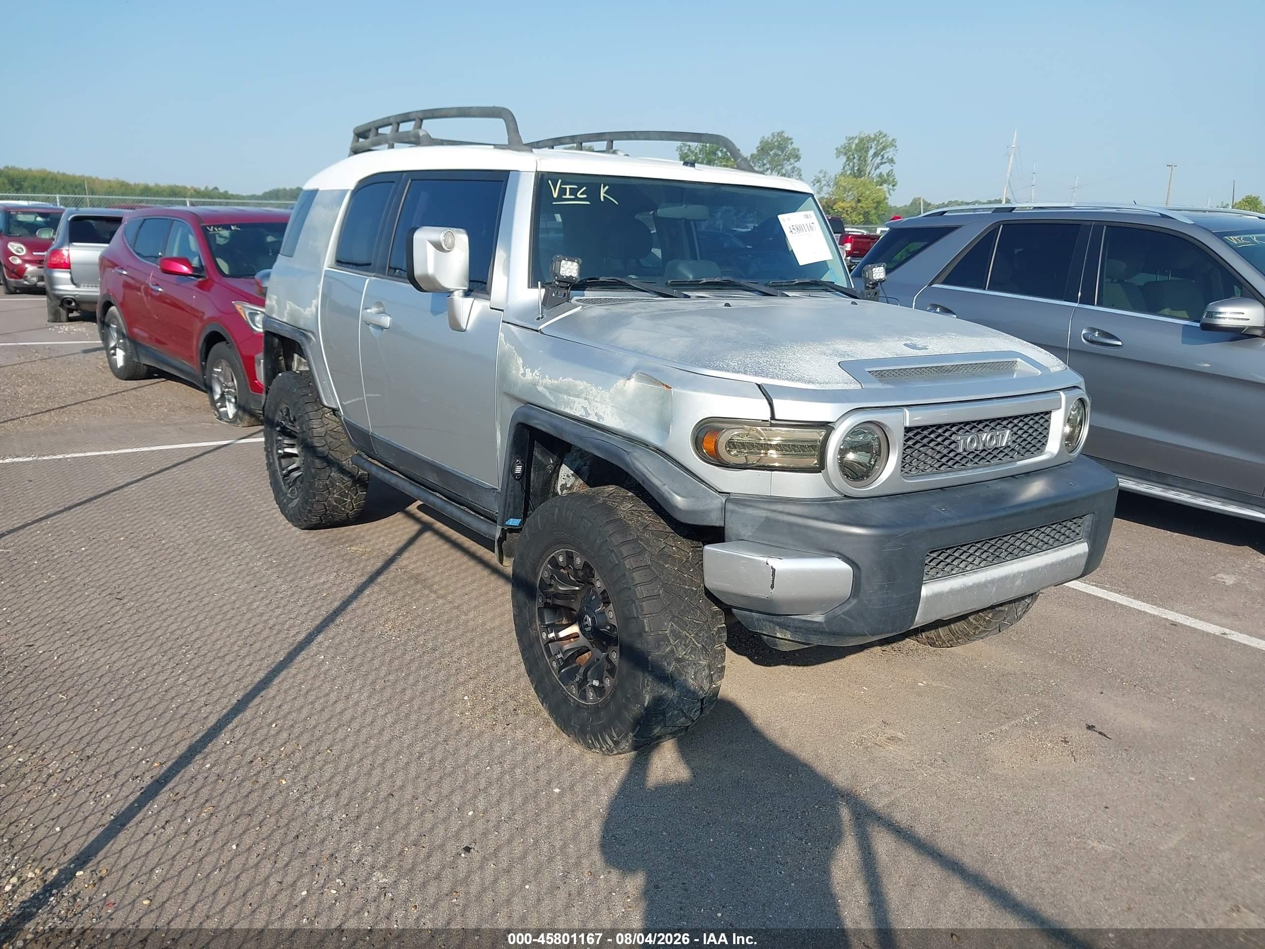 2007 Toyota Fj Cruiser   Silver vin: JTEBU11F770045285
