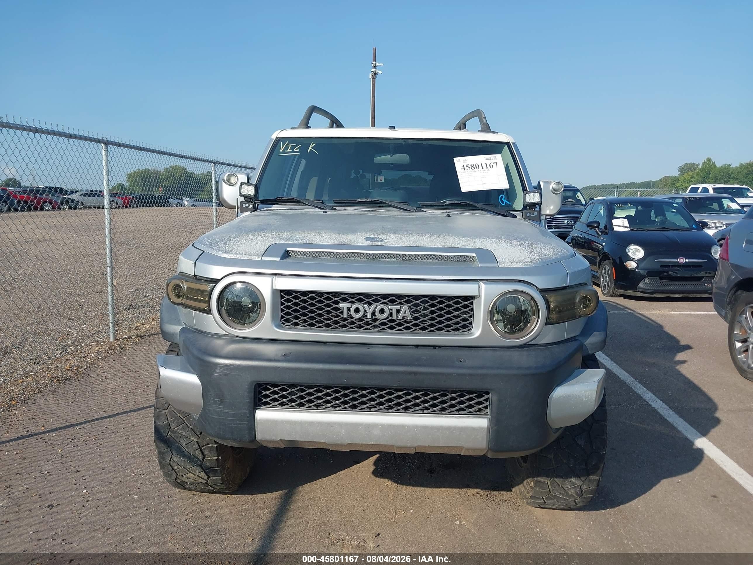 2007 Toyota Fj Cruiser   Silver vin: JTEBU11F770045285