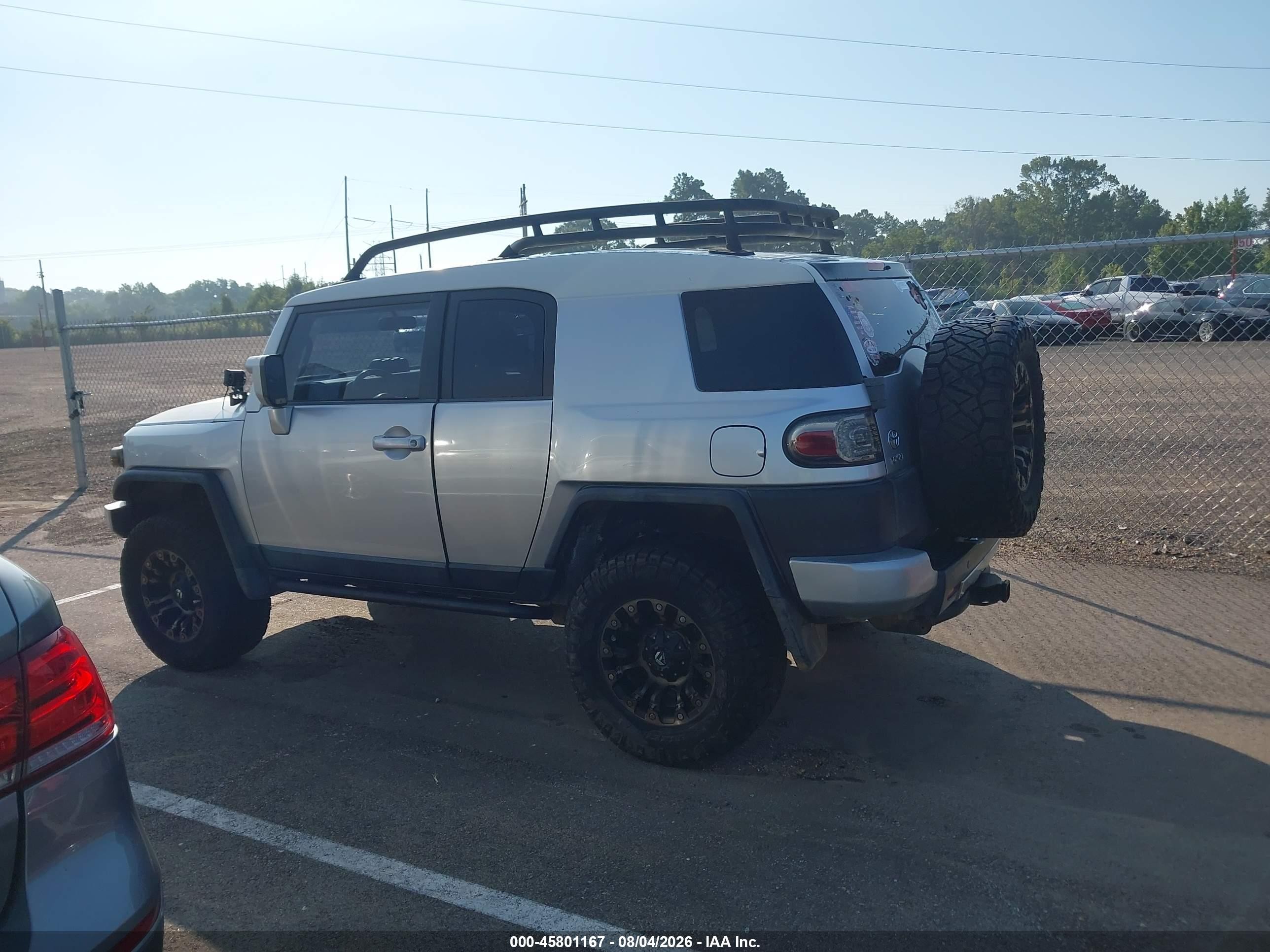 2007 Toyota Fj Cruiser   Silver vin: JTEBU11F770045285