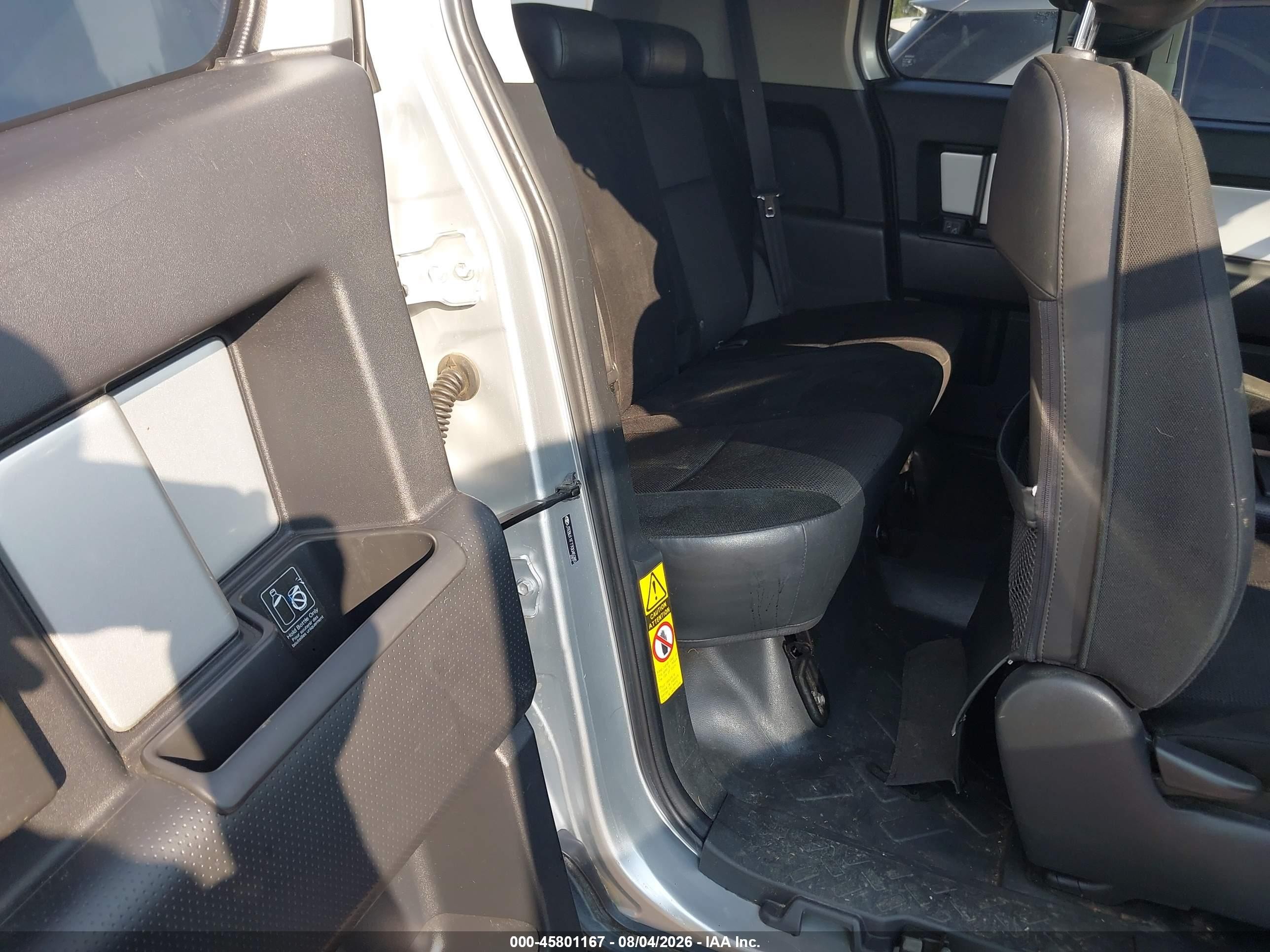 2007 Toyota Fj Cruiser   Silver vin: JTEBU11F770045285