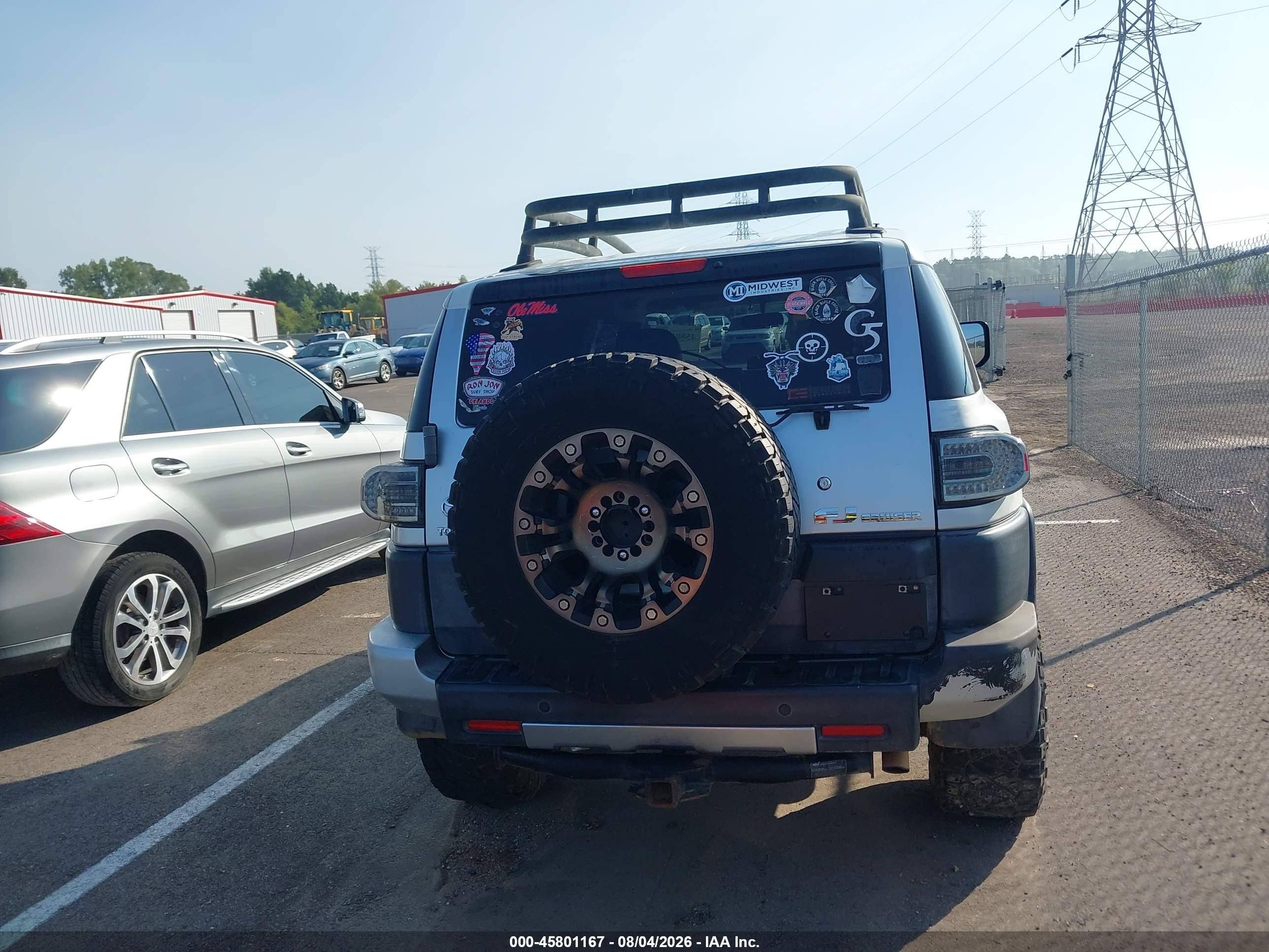 2007 Toyota Fj Cruiser   Silver vin: JTEBU11F770045285
