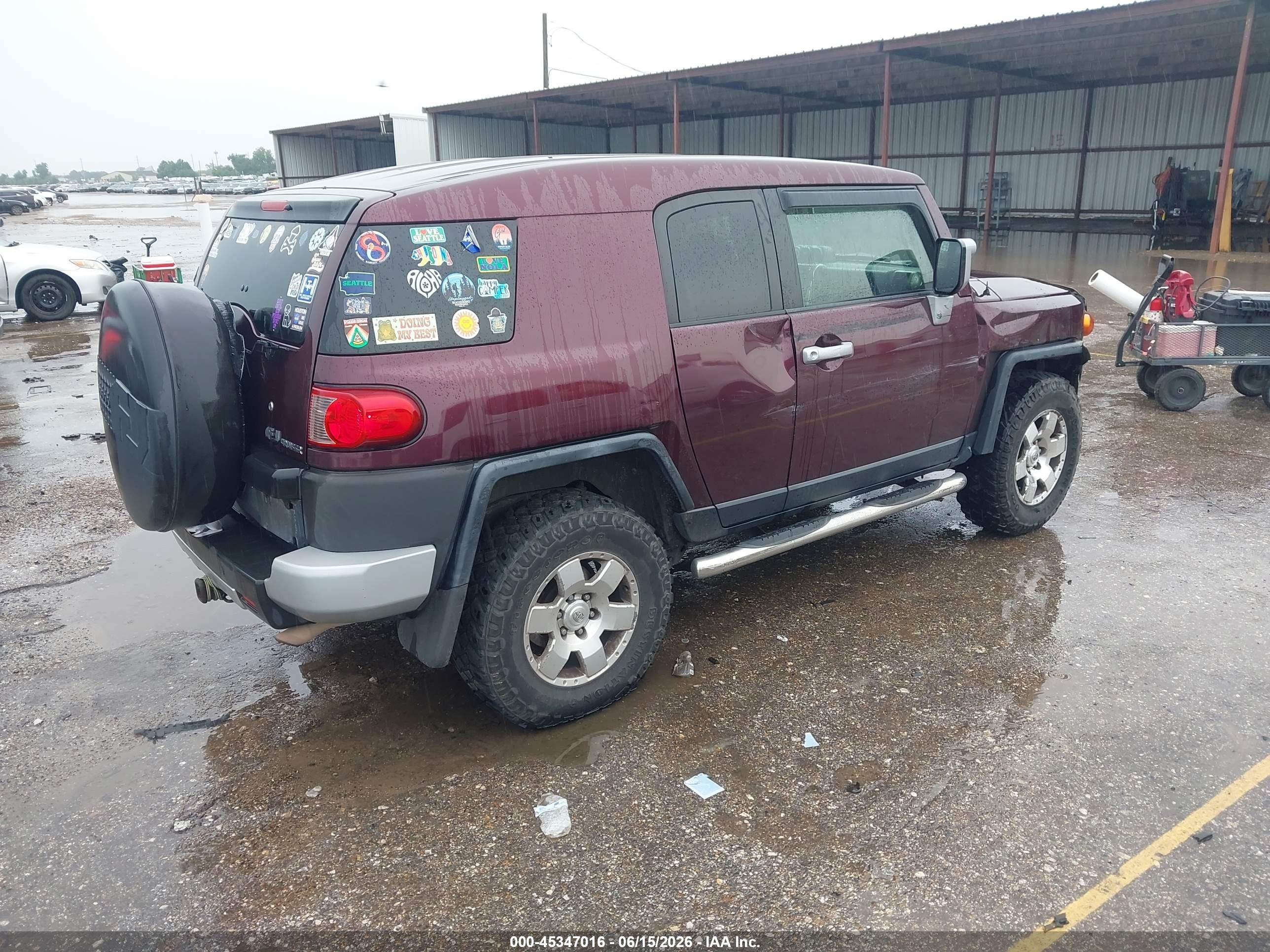 2007 Toyota Fj Cruiser   Maroon vin: JTEBU11F770073572