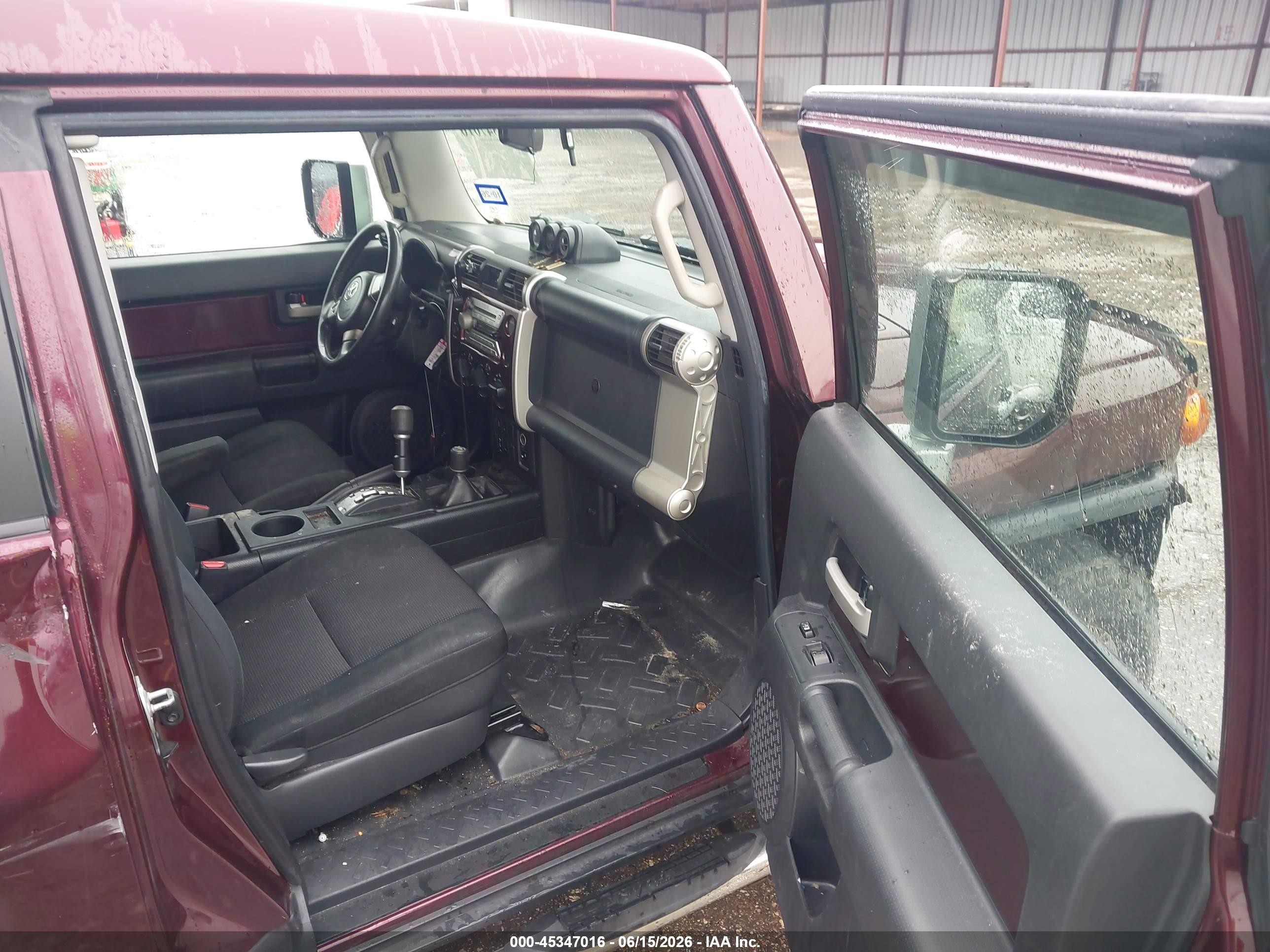 2007 Toyota Fj Cruiser   Maroon vin: JTEBU11F770073572