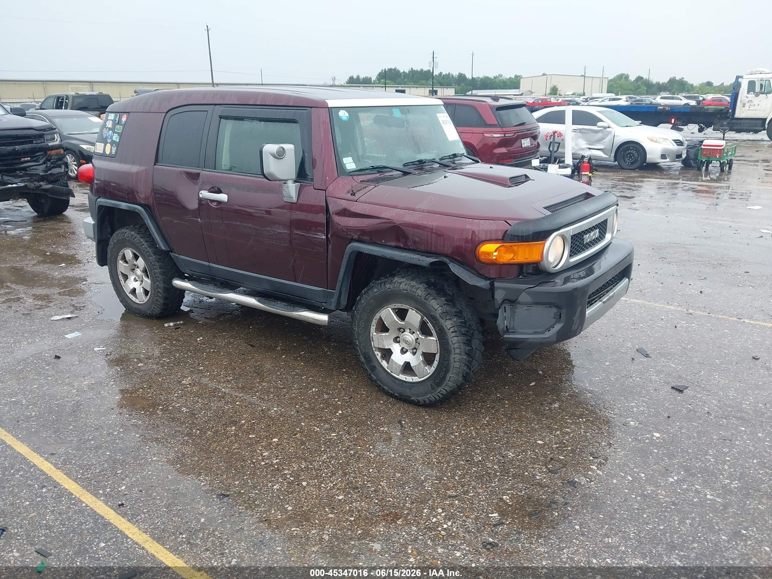 2007 Toyota Fj Cruiser   Maroon vin: JTEBU11F770073572