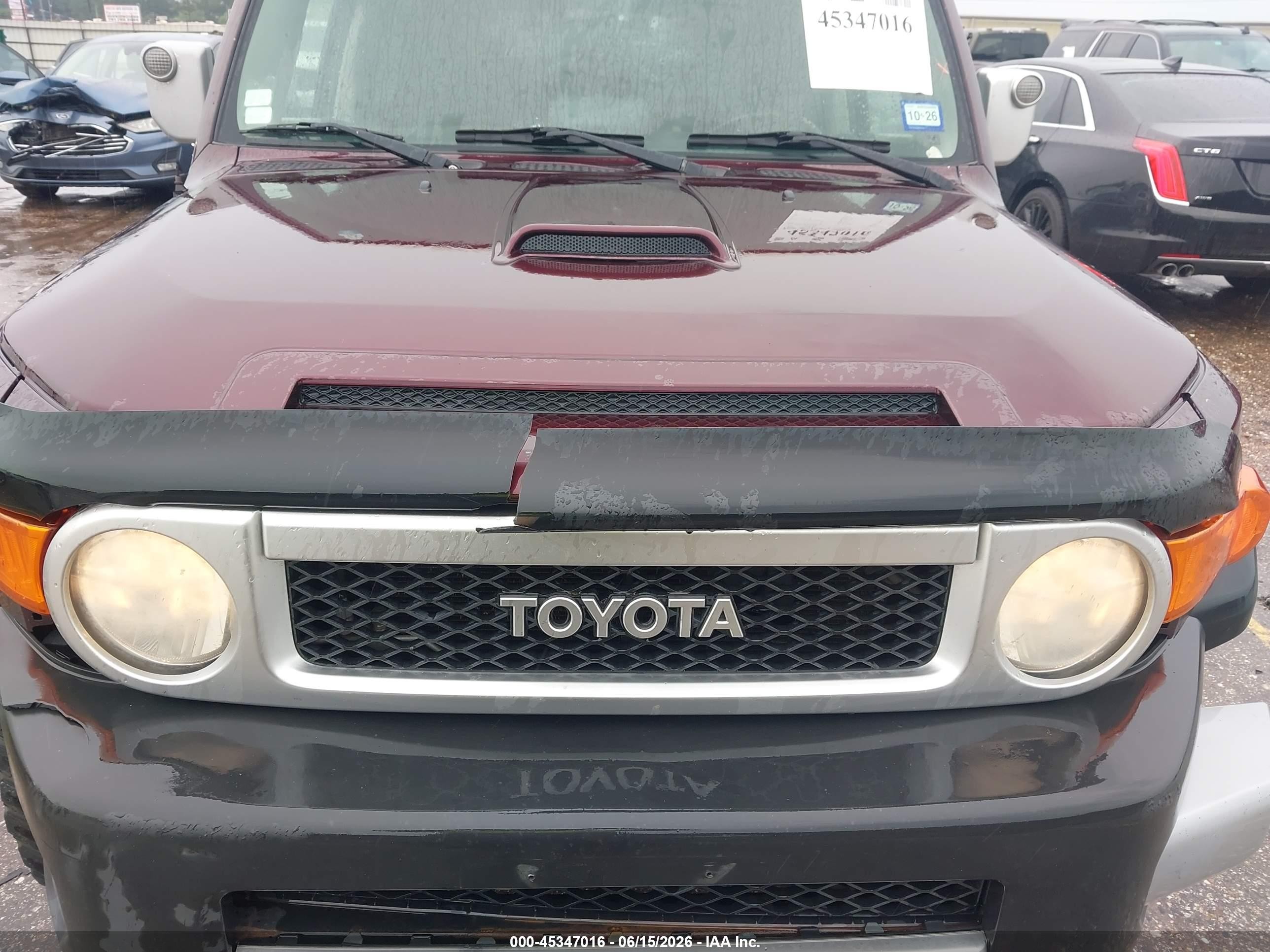 2007 Toyota Fj Cruiser   Maroon vin: JTEBU11F770073572