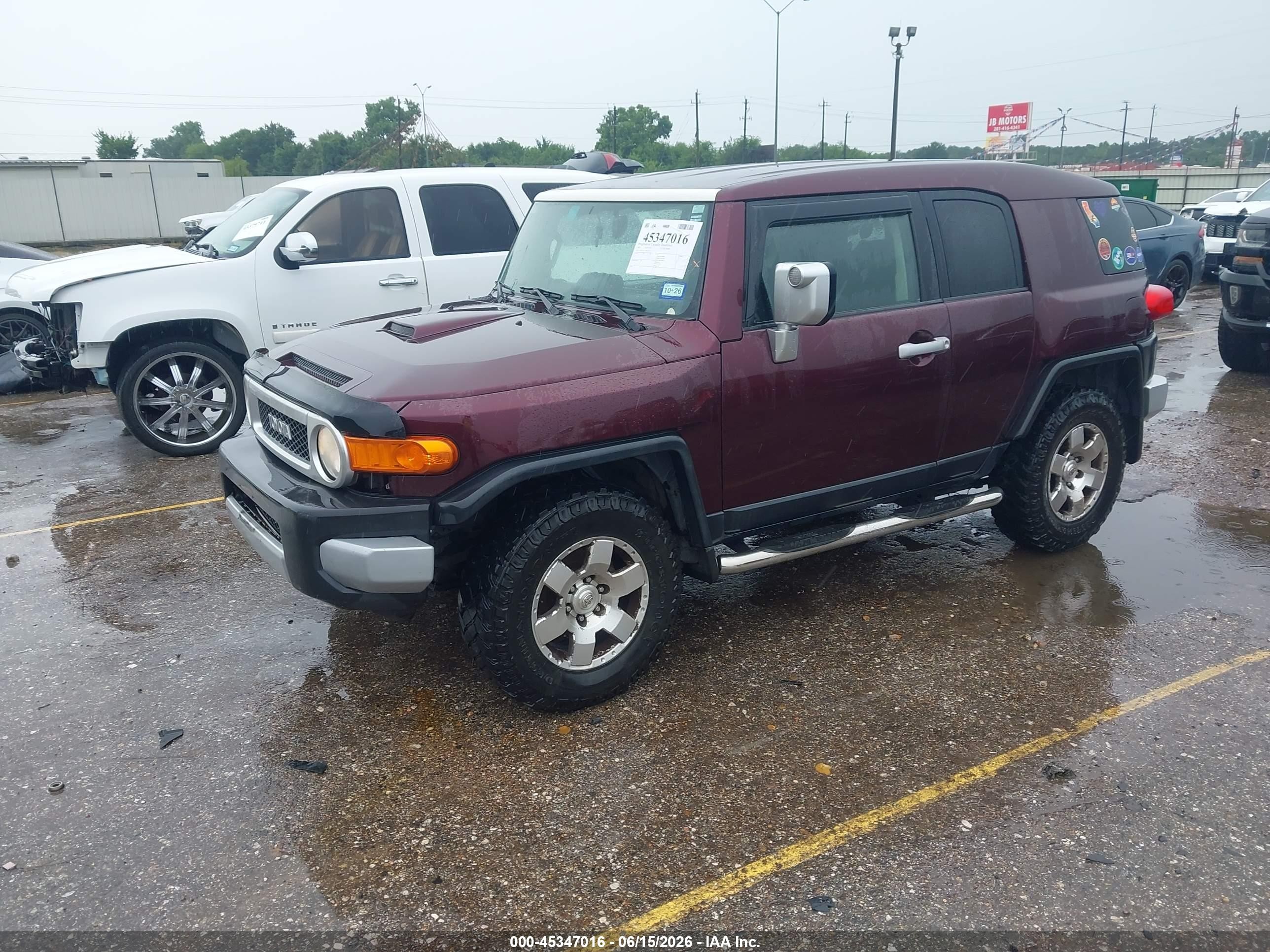 2007 Toyota Fj Cruiser   Maroon vin: JTEBU11F770073572