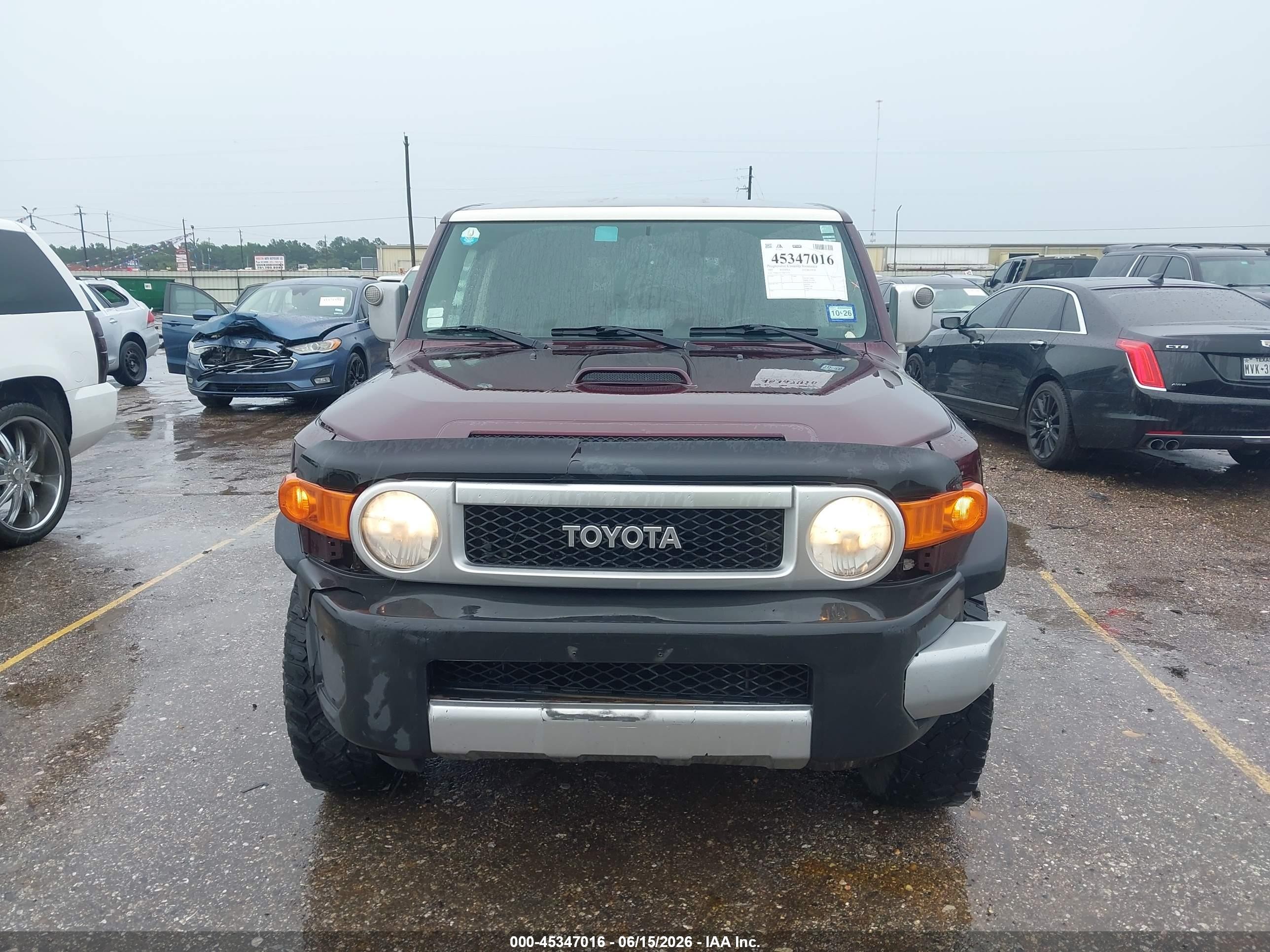 2007 Toyota Fj Cruiser   Maroon vin: JTEBU11F770073572