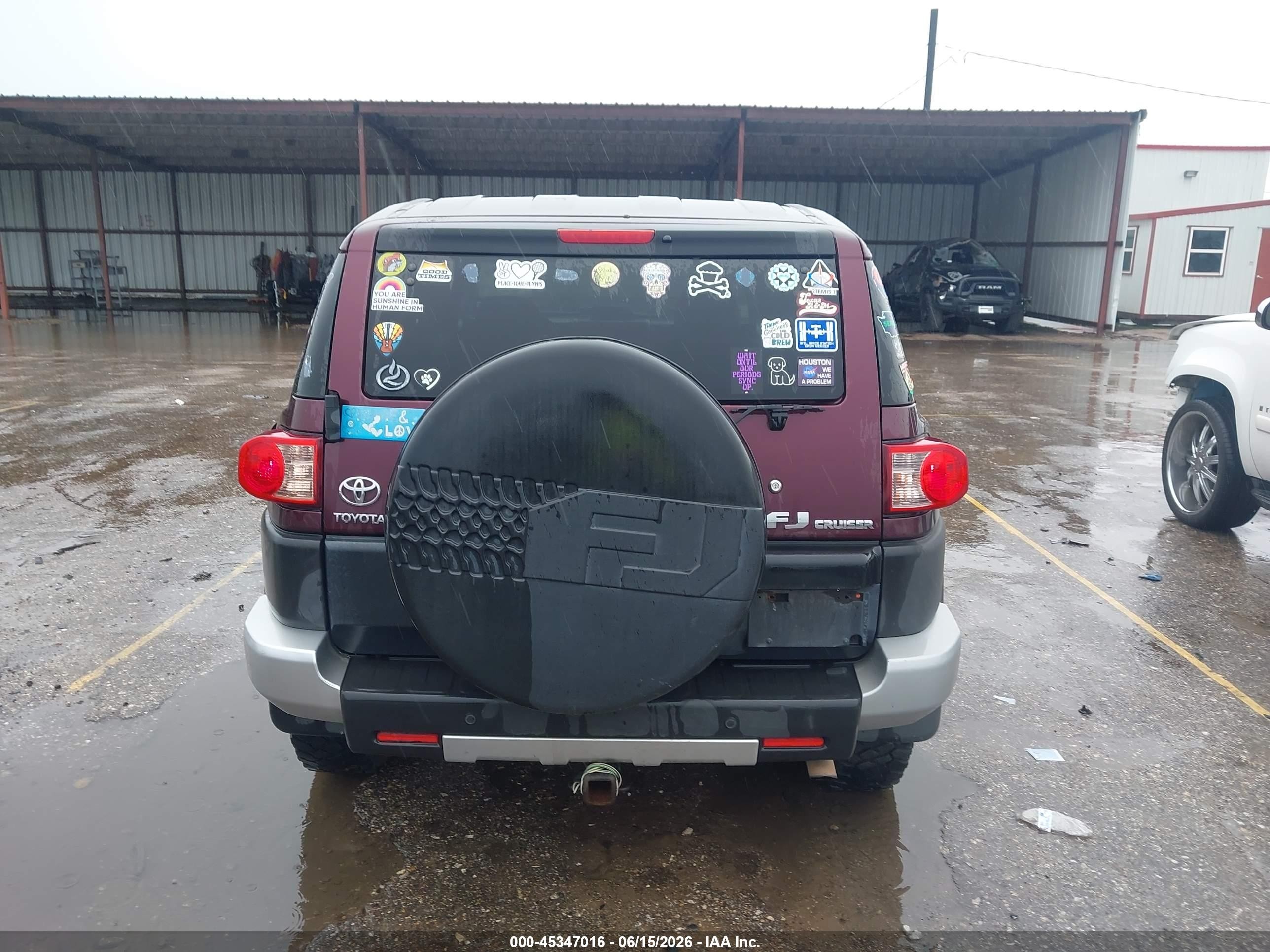 2007 Toyota Fj Cruiser   Maroon vin: JTEBU11F770073572
