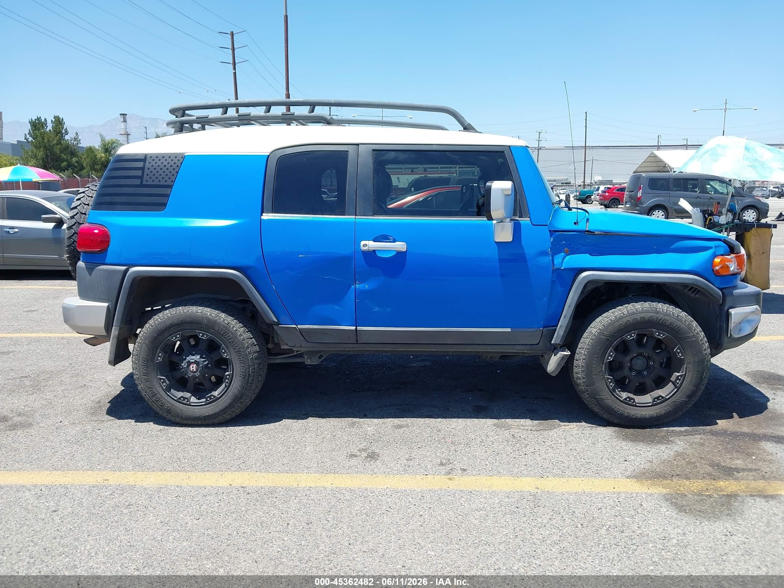 2008 Toyota Fj Cruiser   Blue vin: JTEBU11F78K011336