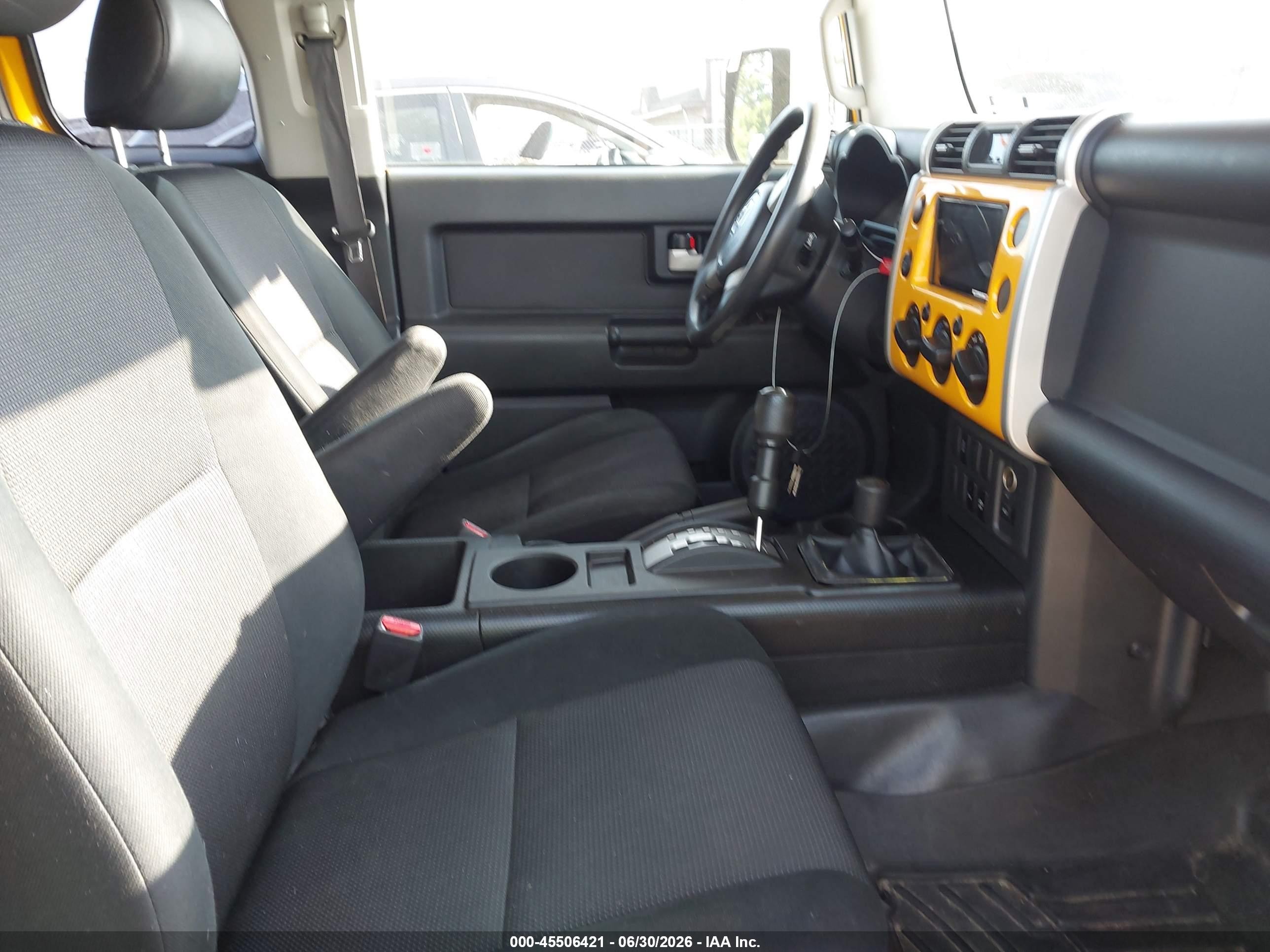 2007 Toyota Fj Cruiser   Yellow vin: JTEBU11F870004146