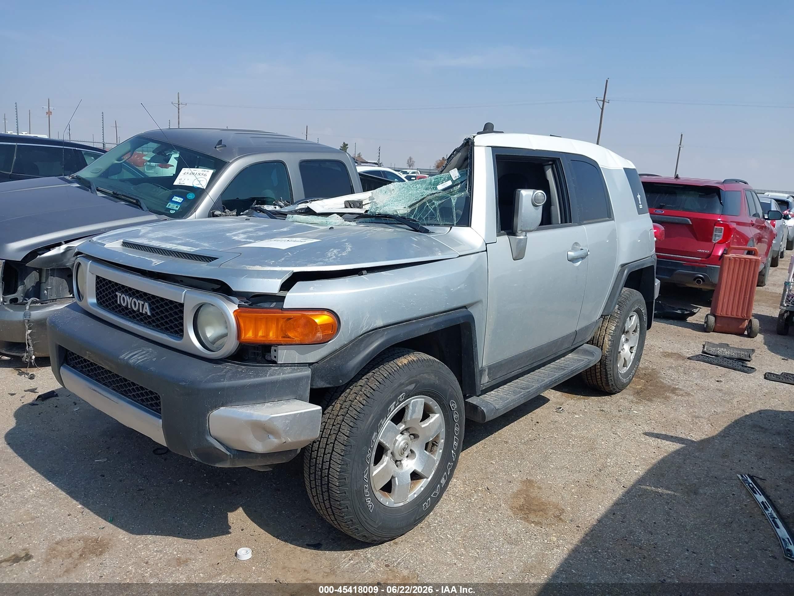 2007 Toyota Fj Cruiser   Серебряный vin: JTEBU11F870025210