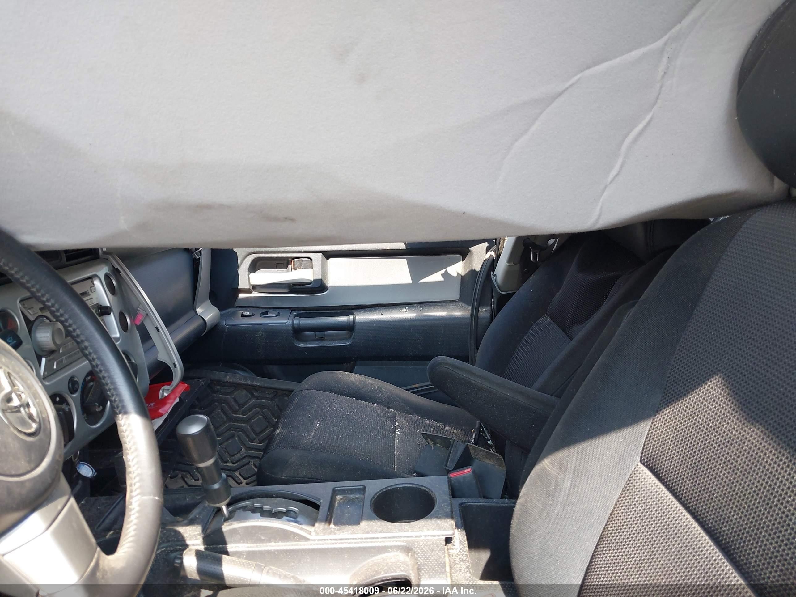 2007 Toyota Fj Cruiser   Серебряный vin: JTEBU11F870025210