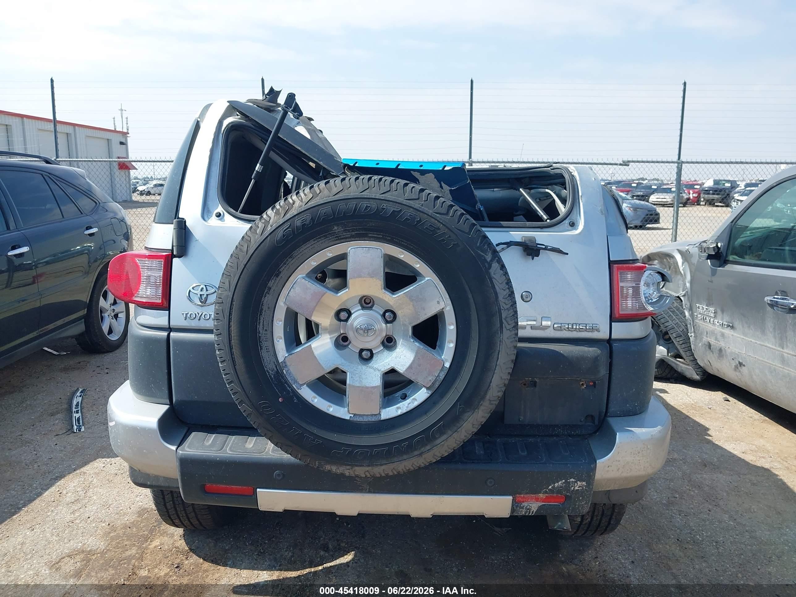 2007 Toyota Fj Cruiser   Серебряный vin: JTEBU11F870025210