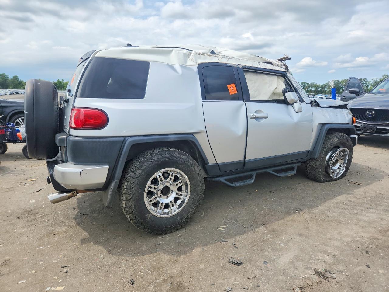 2007 Toyota Fj Cruiser Base Silver vin: JTEBU11F870039804
