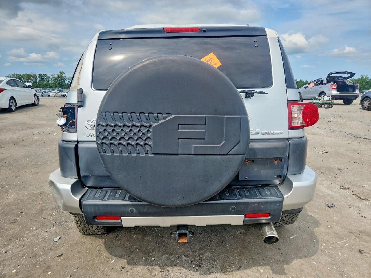 2007 Toyota Fj Cruiser Base Silver vin: JTEBU11F870039804