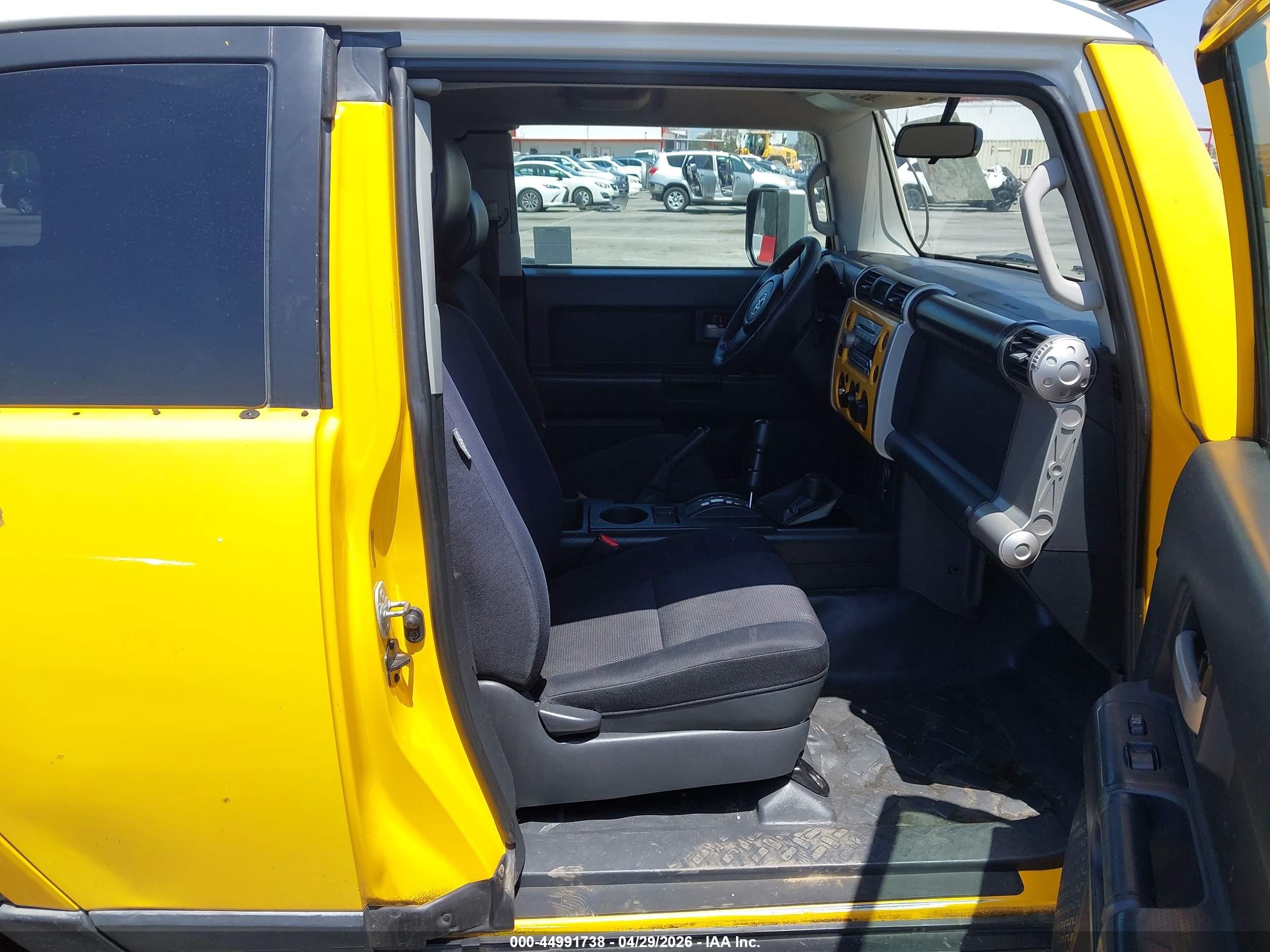 2007 Toyota Fj Cruiser   Yellow vin: JTEBU11F870042010