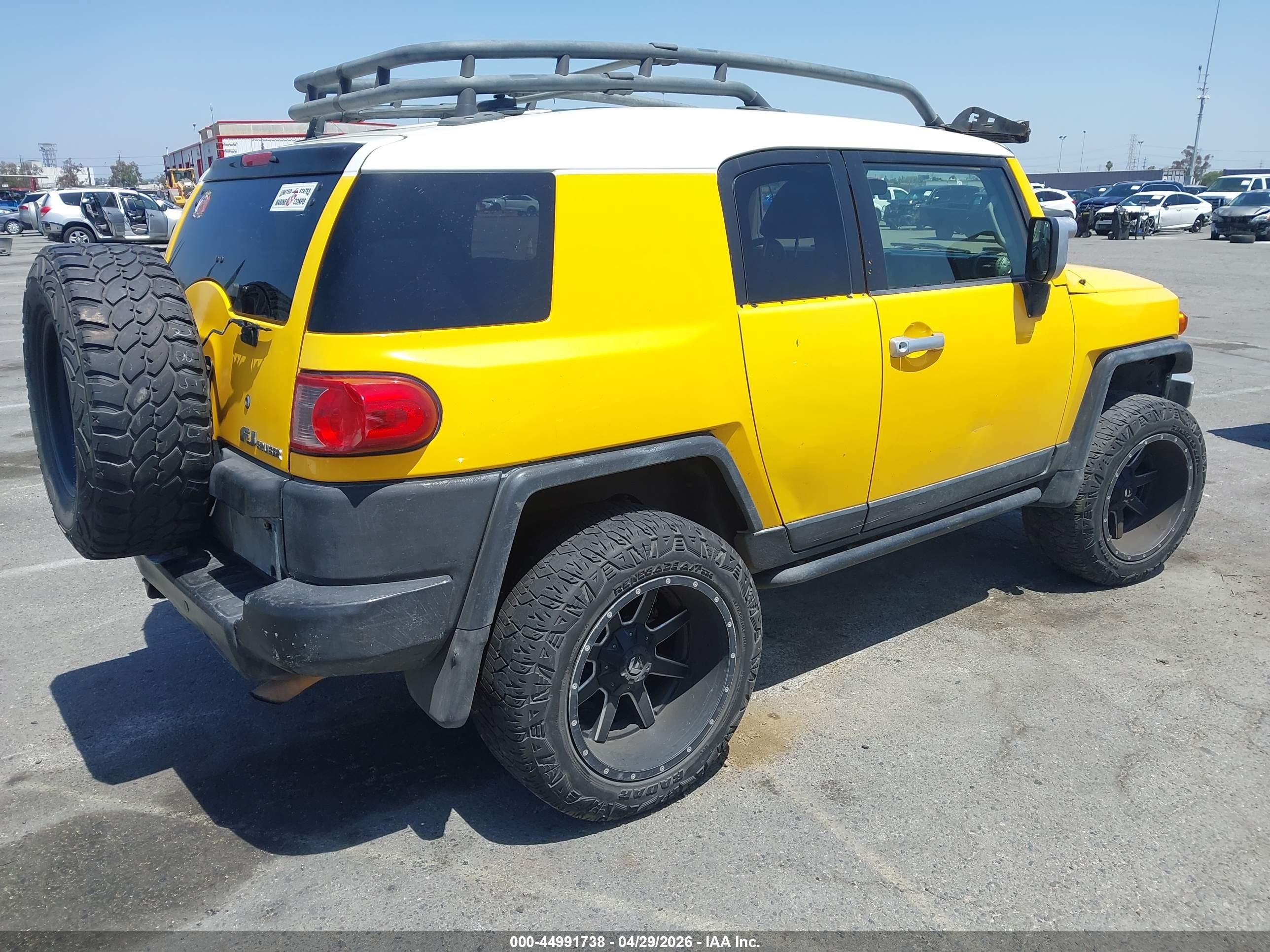 2007 Toyota Fj Cruiser   Yellow vin: JTEBU11F870042010