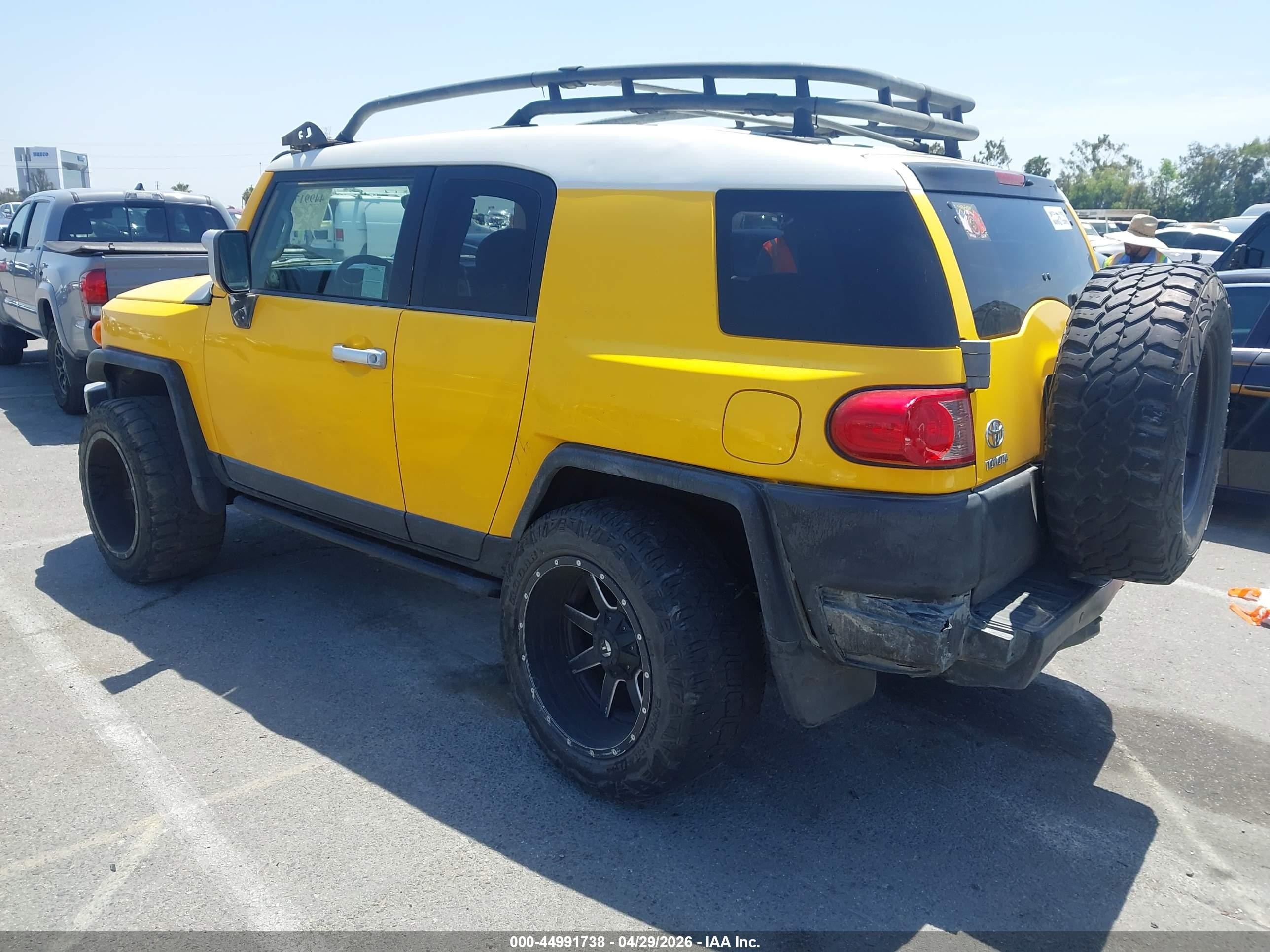 2007 Toyota Fj Cruiser   Yellow vin: JTEBU11F870042010