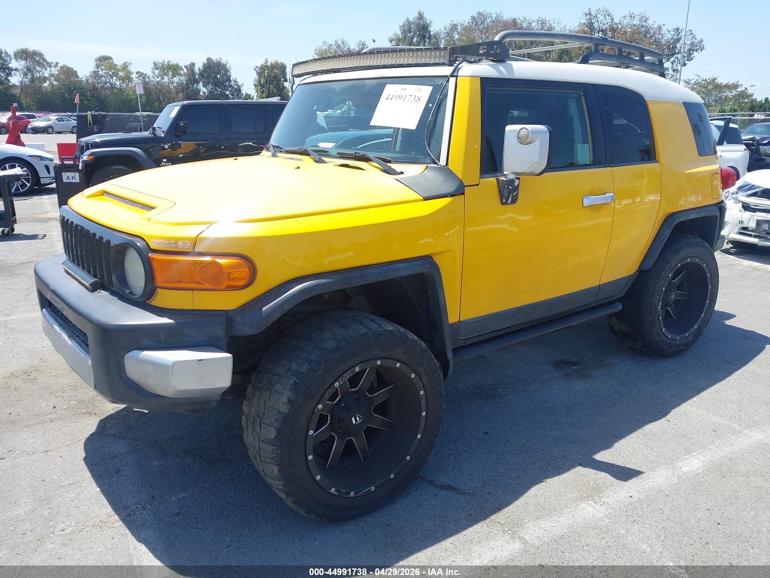 2007 Toyota Fj Cruiser   Yellow vin: JTEBU11F870042010