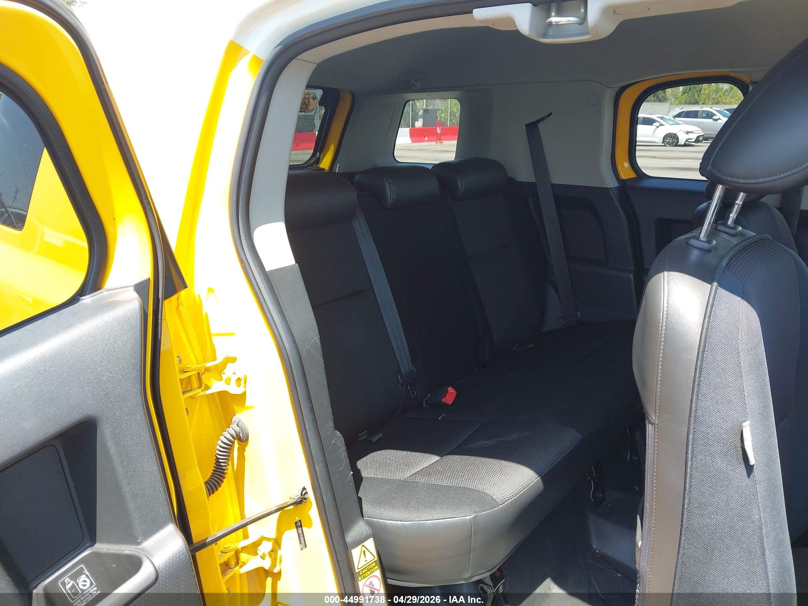 2007 Toyota Fj Cruiser   Yellow vin: JTEBU11F870042010