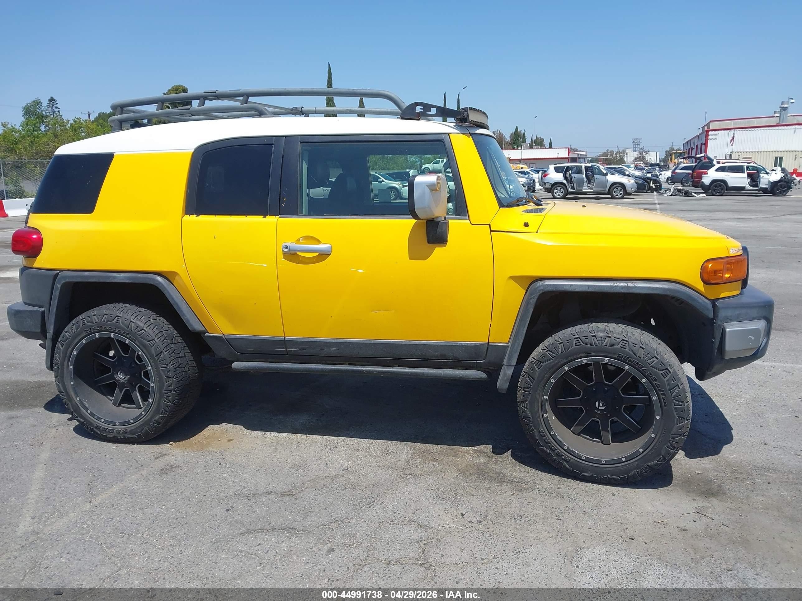 2007 Toyota Fj Cruiser   Yellow vin: JTEBU11F870042010