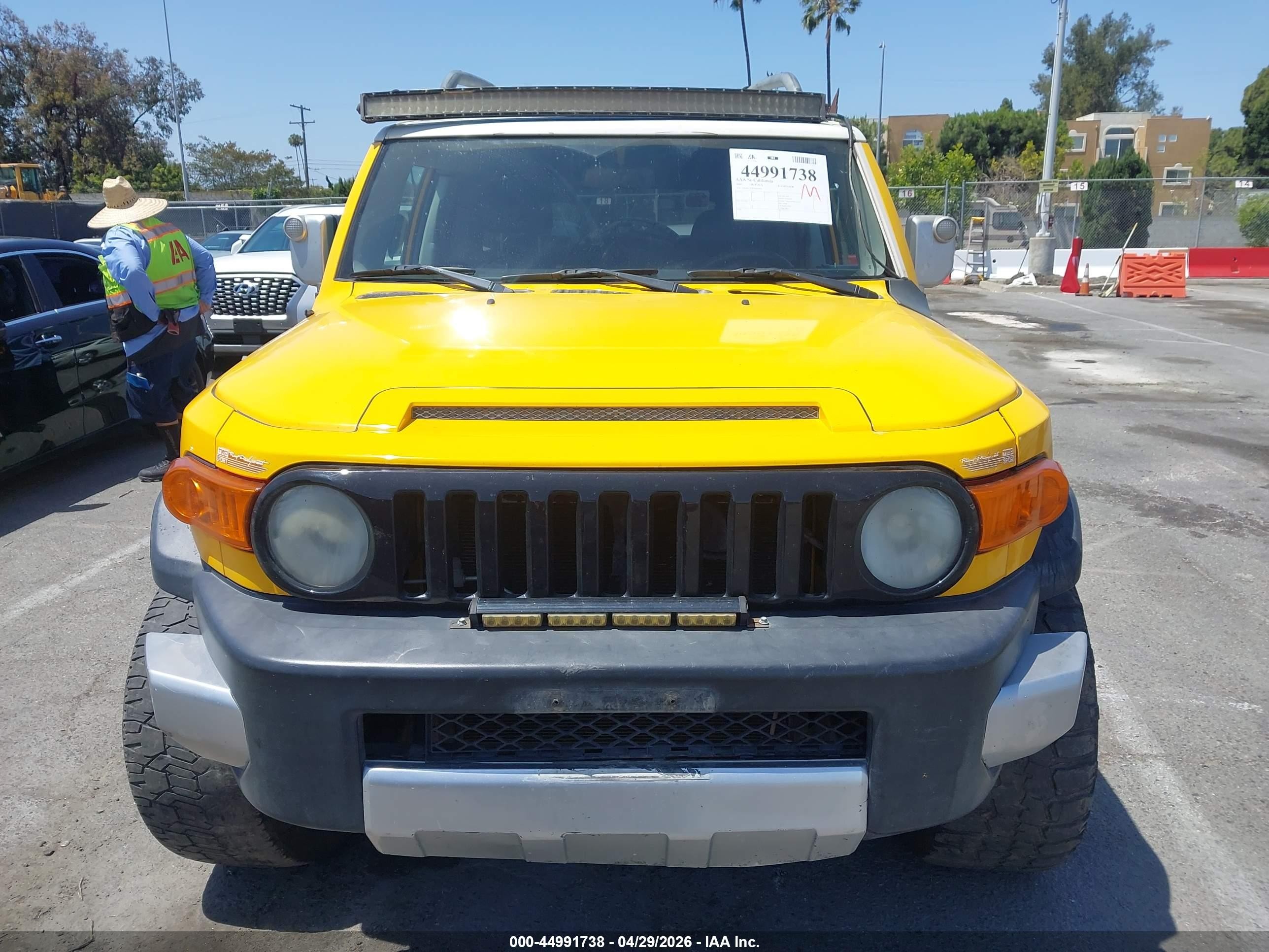 2007 Toyota Fj Cruiser   Yellow vin: JTEBU11F870042010
