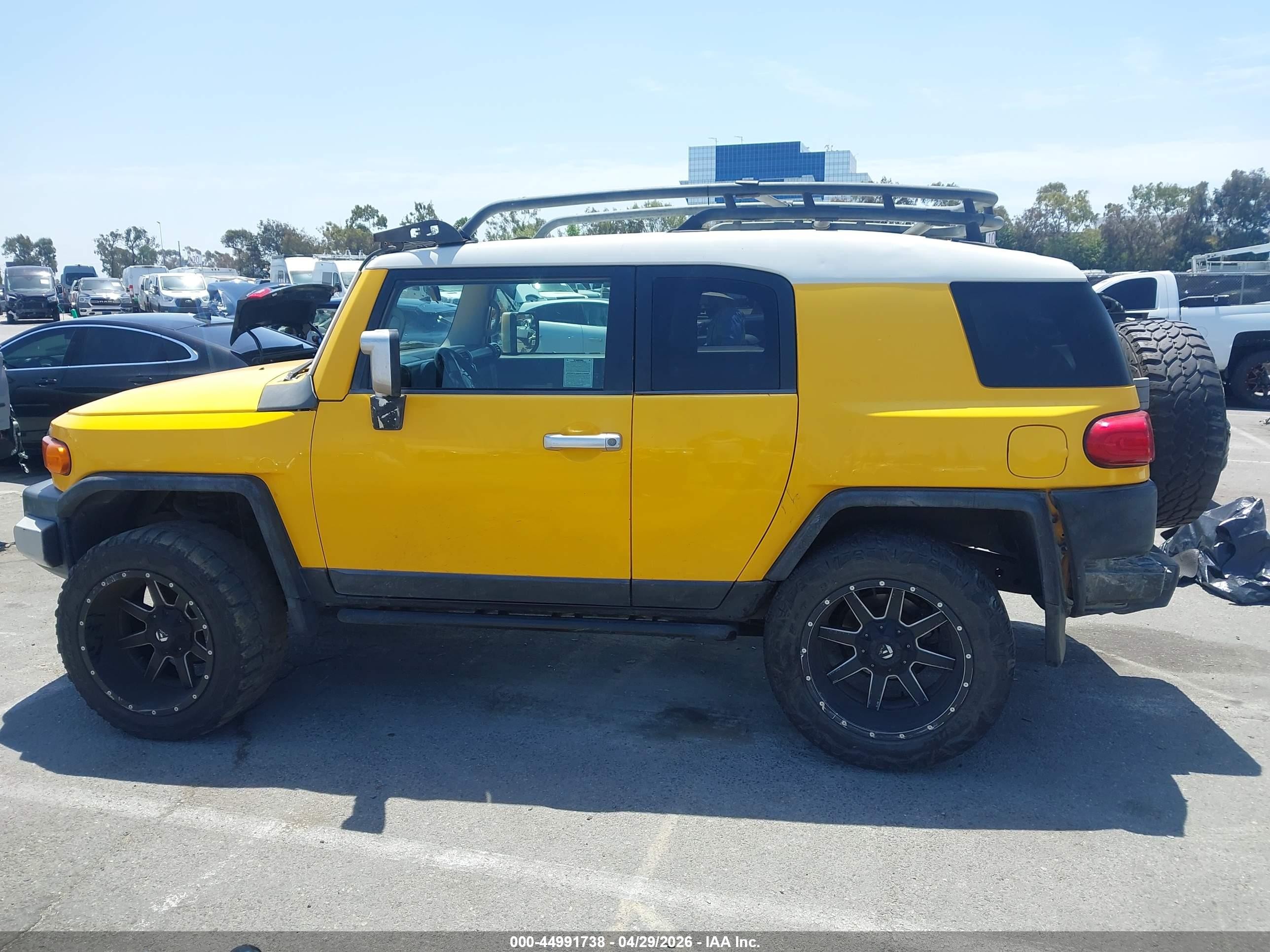 2007 Toyota Fj Cruiser   Yellow vin: JTEBU11F870042010