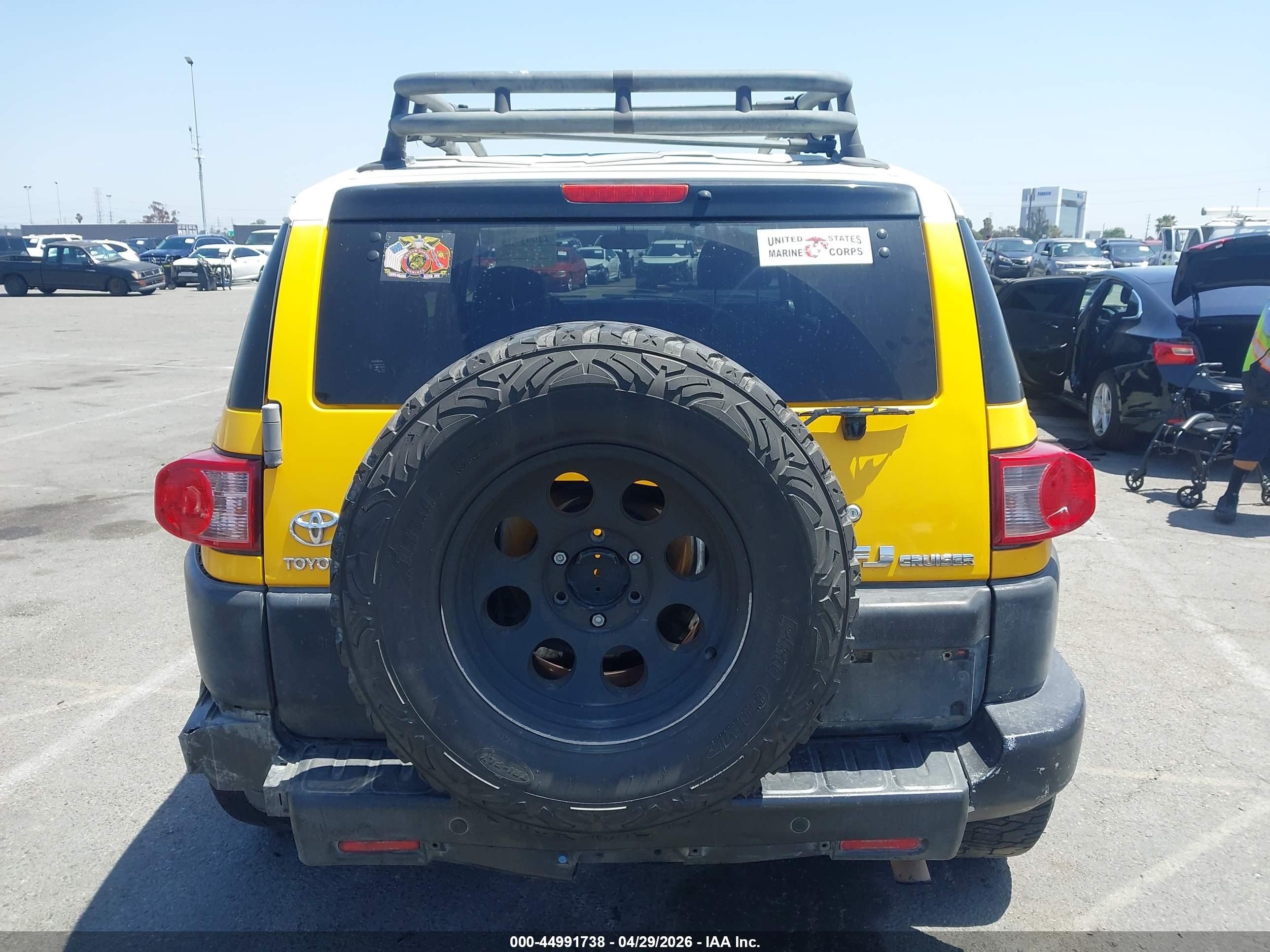 2007 Toyota Fj Cruiser   Yellow vin: JTEBU11F870042010