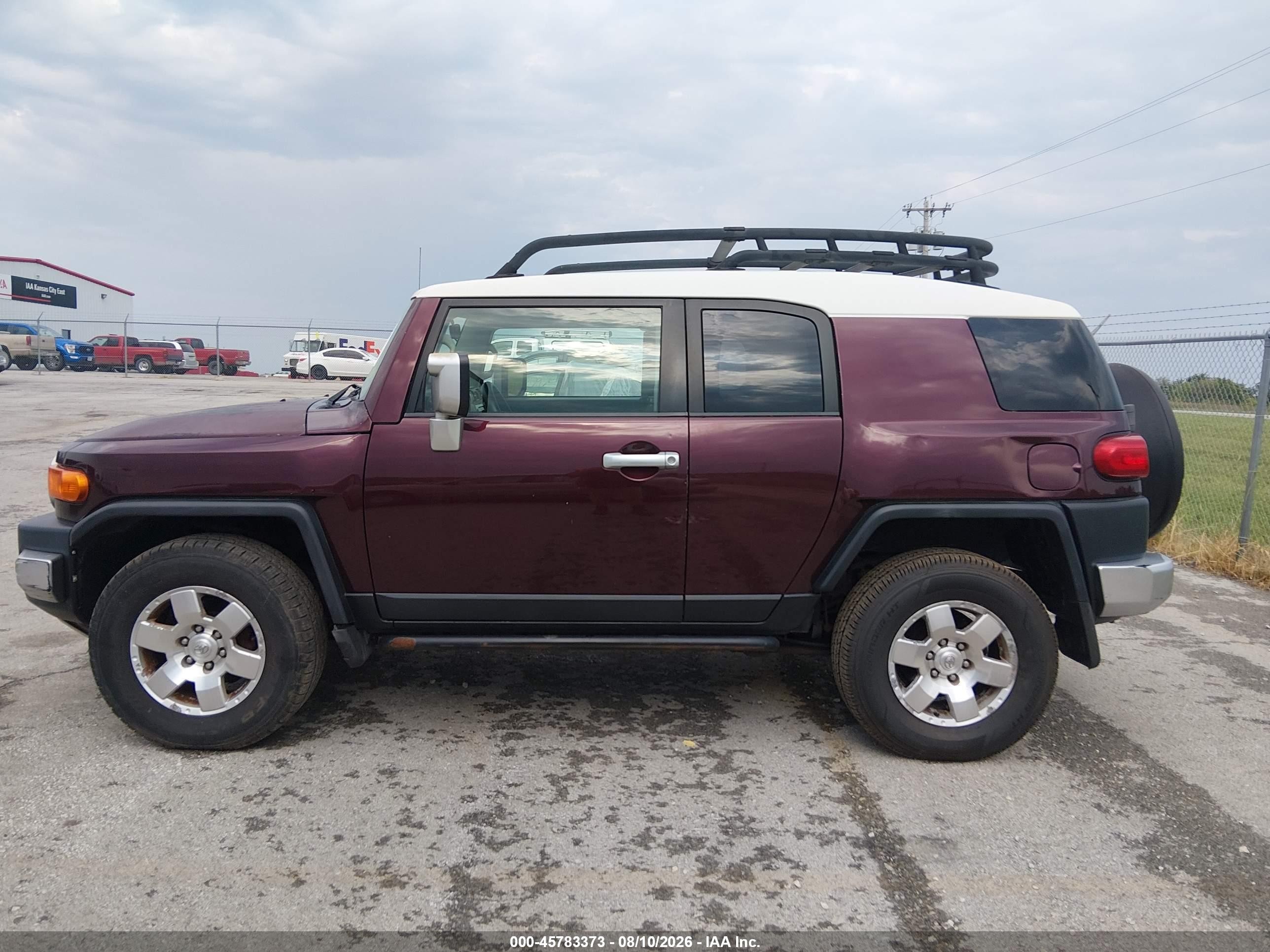 2007 Toyota Fj Cruiser   Maroon vin: JTEBU11F870044470