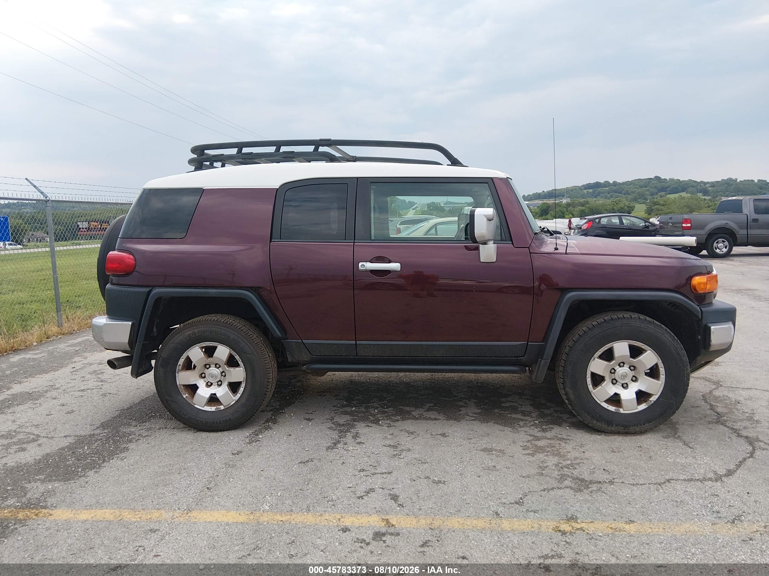 2007 Toyota Fj Cruiser   Maroon vin: JTEBU11F870044470