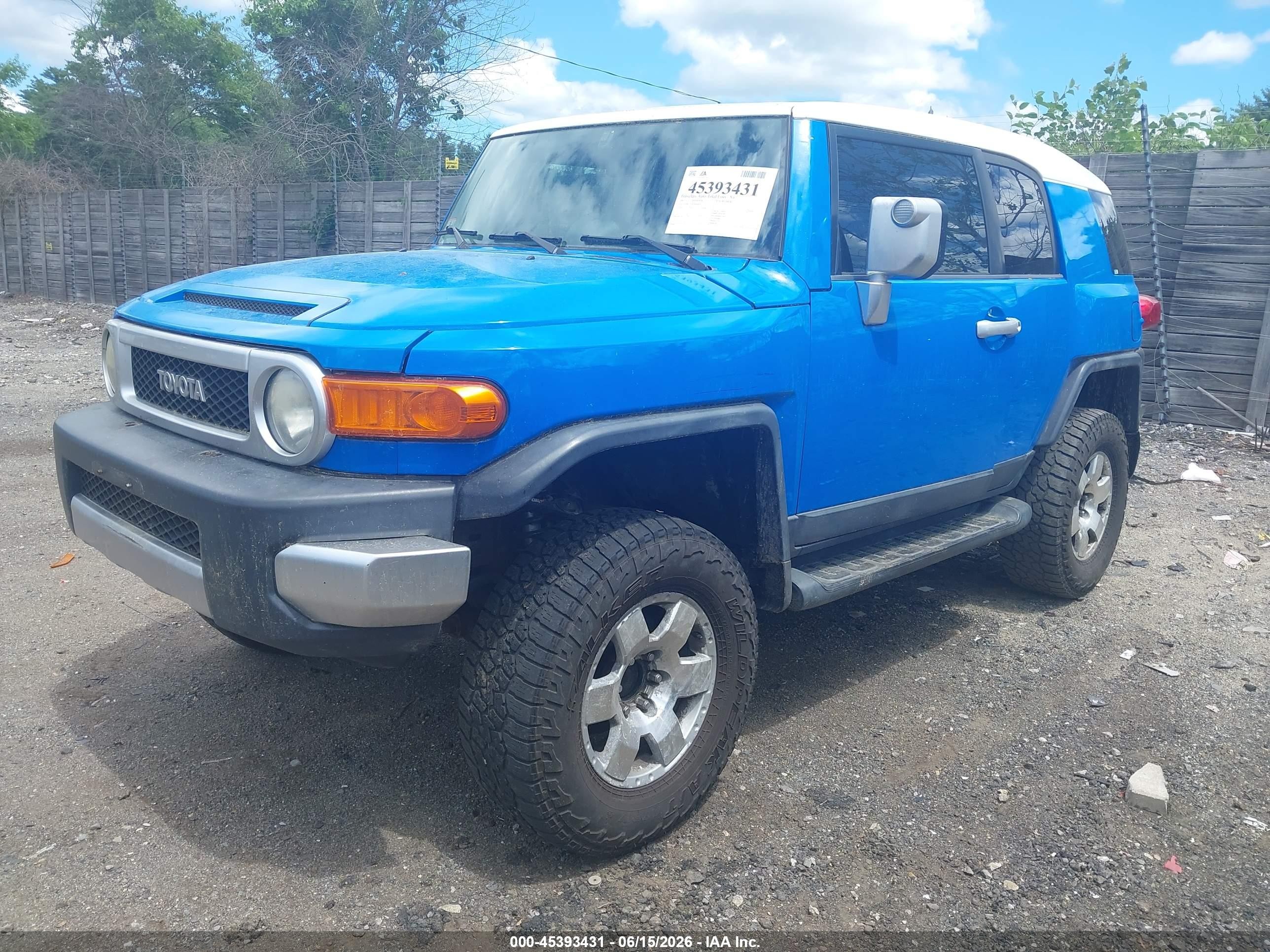 2007 Toyota Fj Cruiser   Blue vin: JTEBU11F870046820
