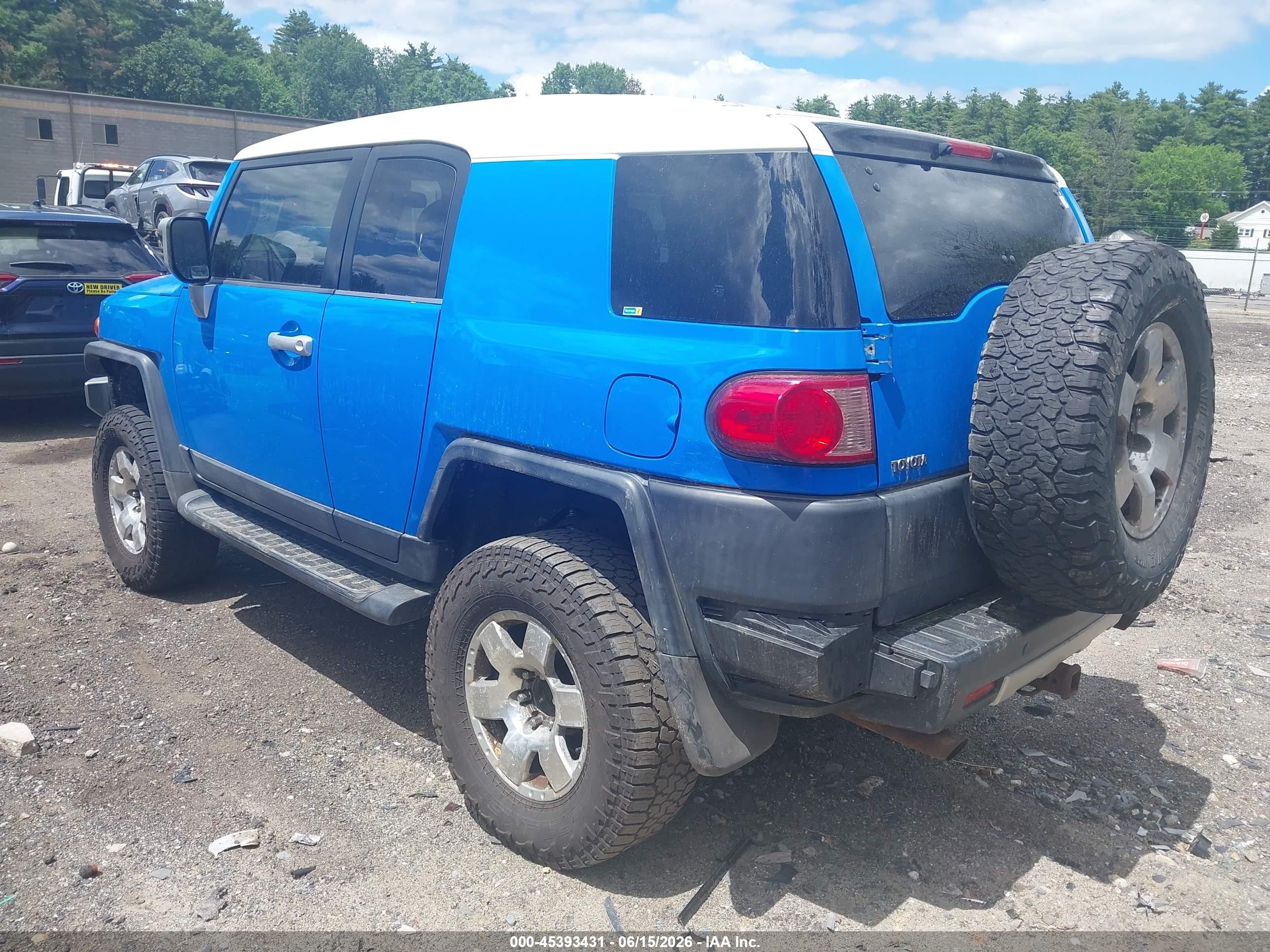 2007 Toyota Fj Cruiser   Blue vin: JTEBU11F870046820