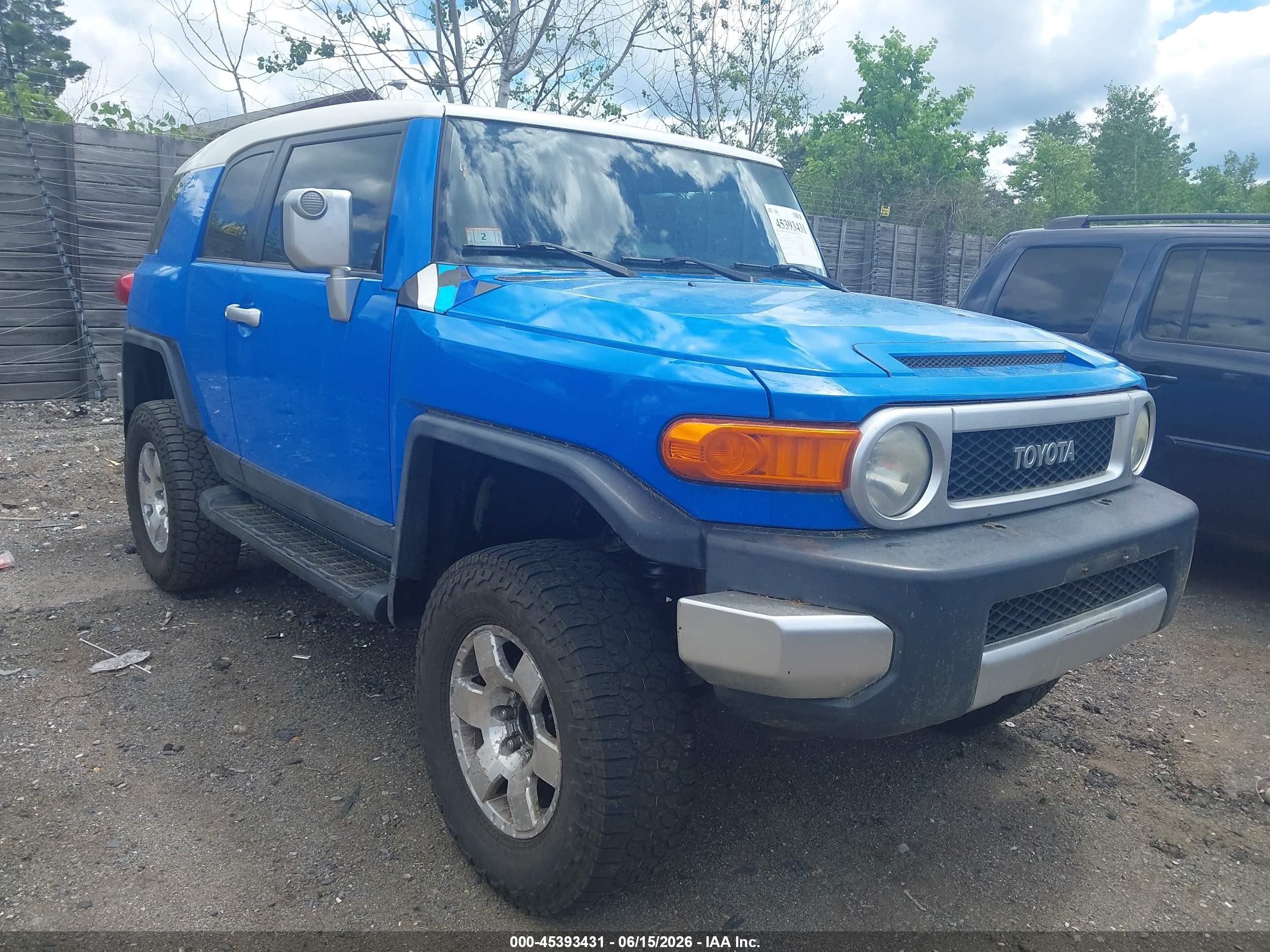 2007 Toyota Fj Cruiser   Blue vin: JTEBU11F870046820