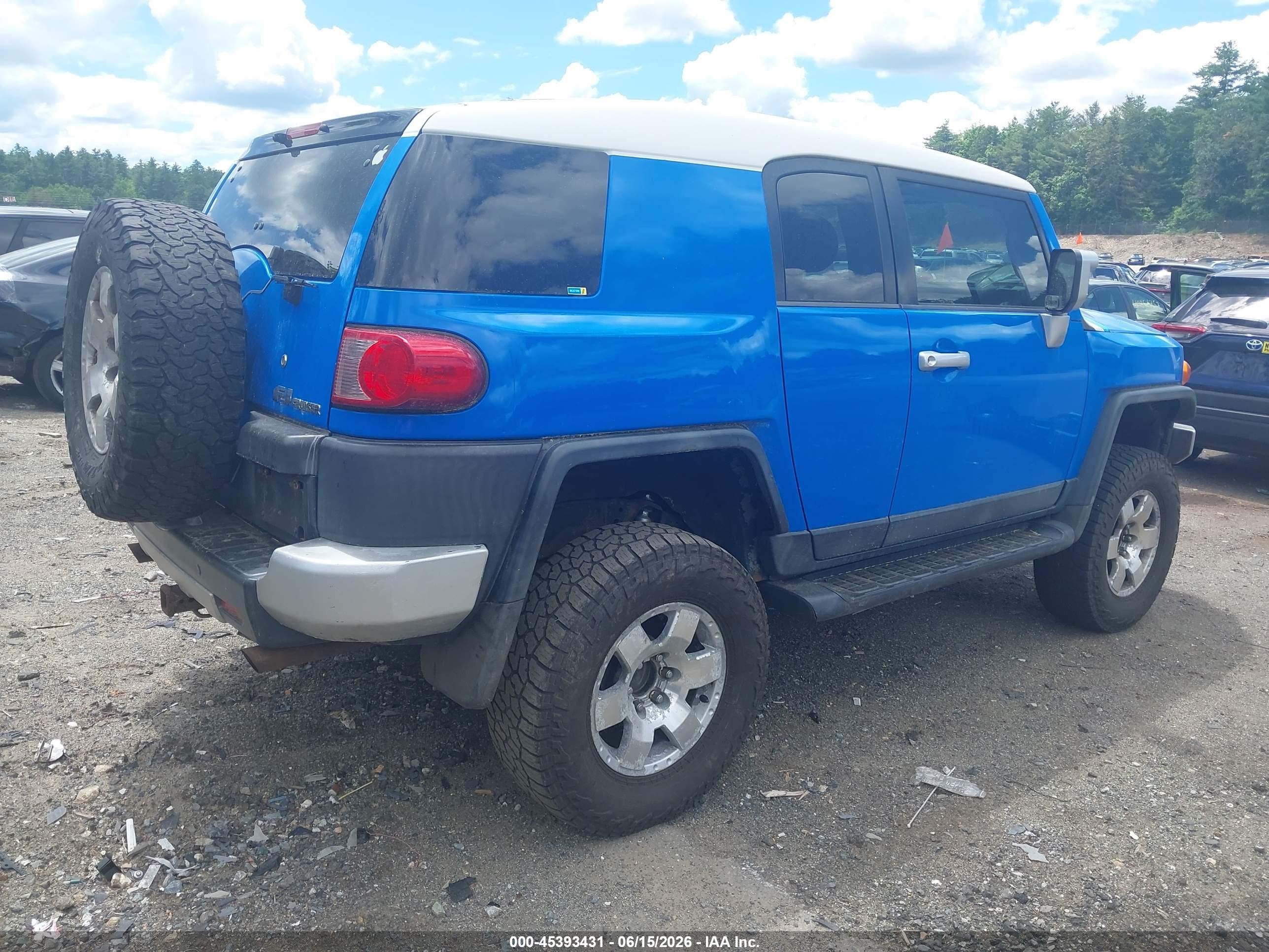 2007 Toyota Fj Cruiser   Blue vin: JTEBU11F870046820