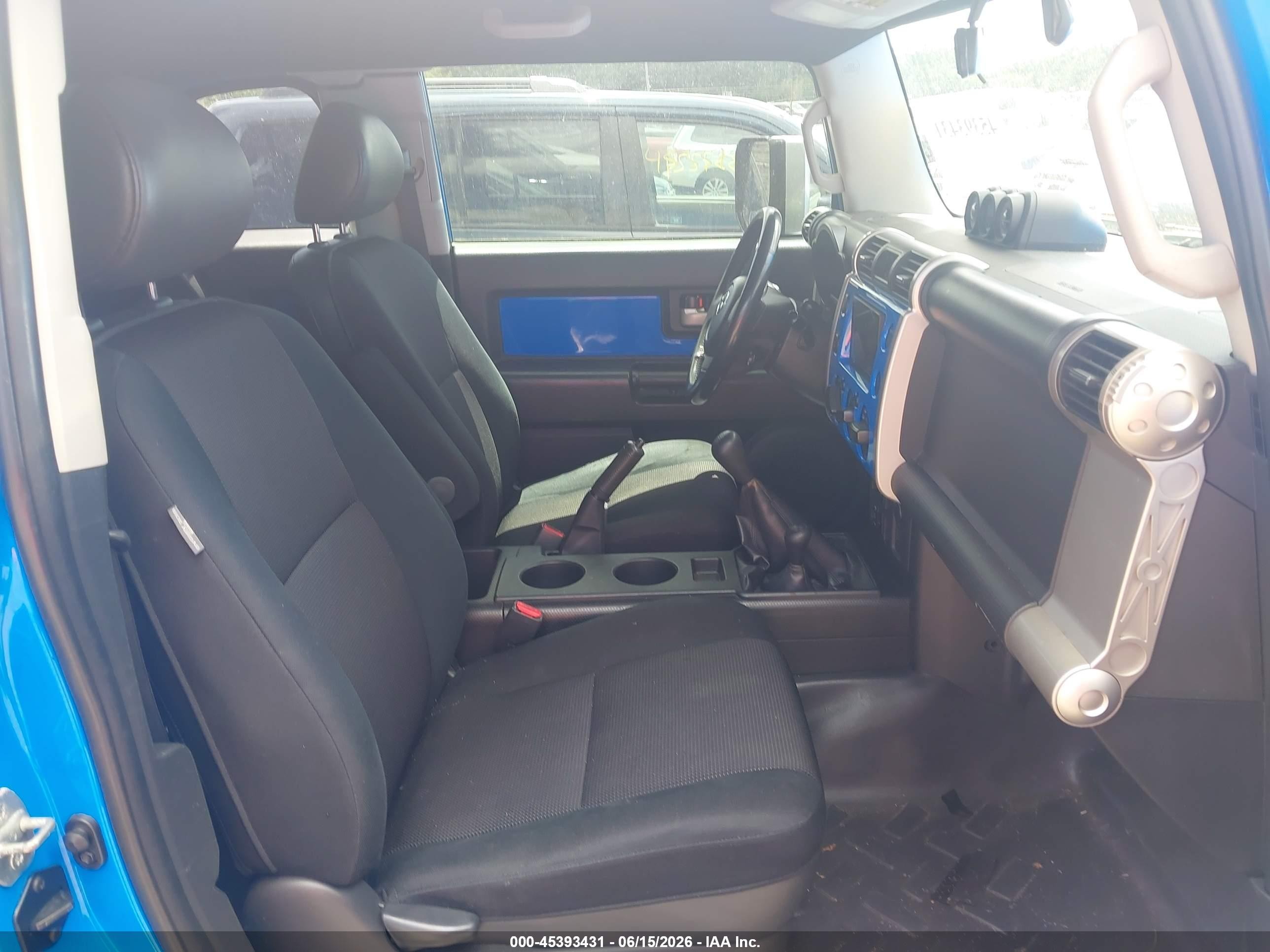 2007 Toyota Fj Cruiser   Blue vin: JTEBU11F870046820