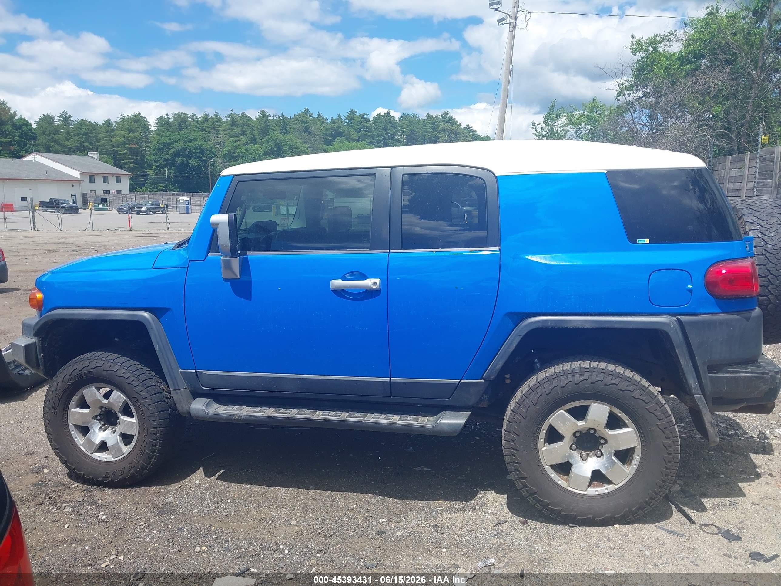 2007 Toyota Fj Cruiser   Blue vin: JTEBU11F870046820