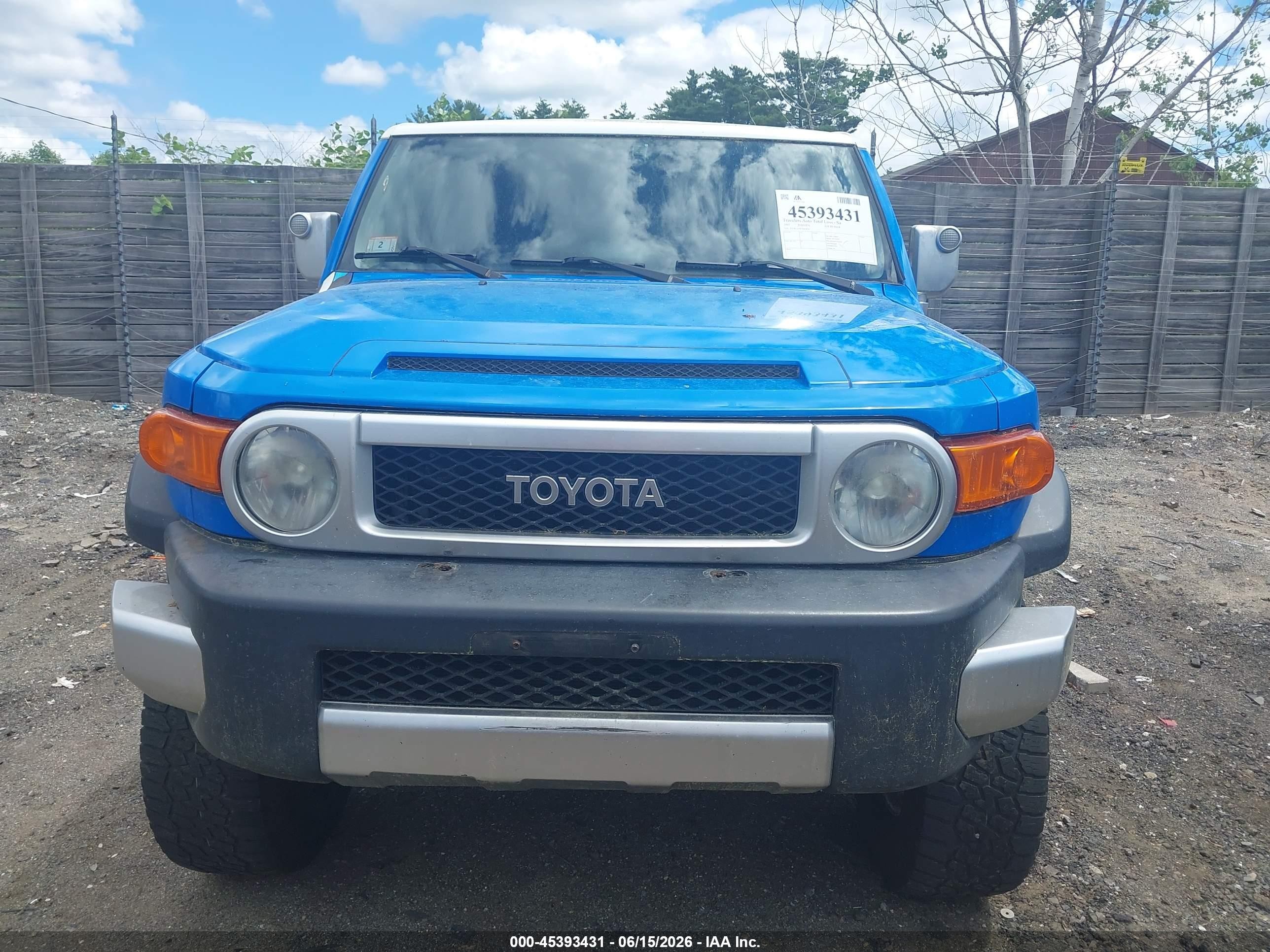 2007 Toyota Fj Cruiser   Blue vin: JTEBU11F870046820
