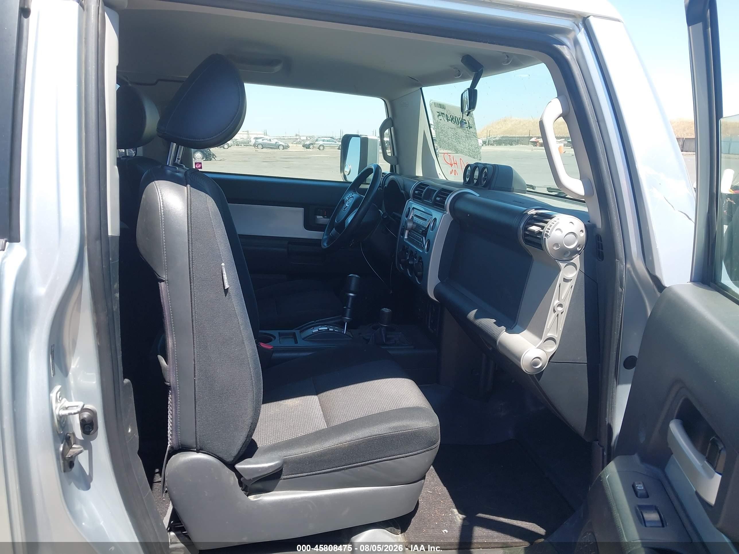 2007 Toyota Fj Cruiser   Silver vin: JTEBU11F870065321