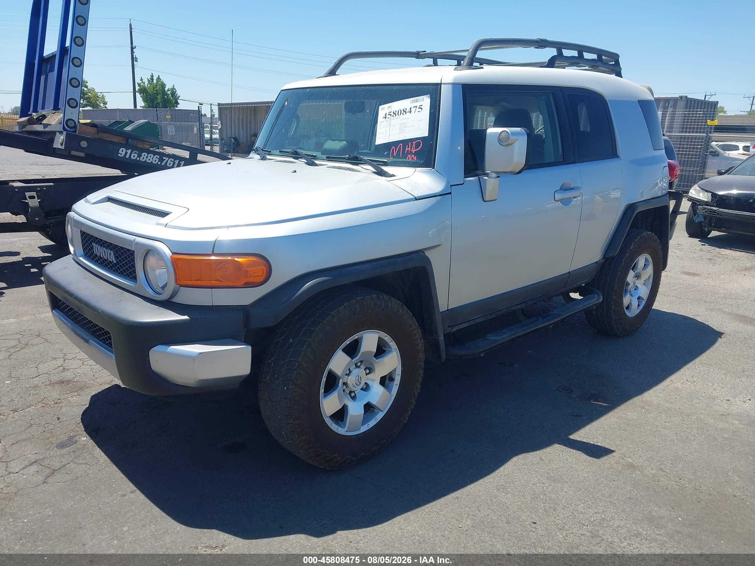 2007 Toyota Fj Cruiser   Silver vin: JTEBU11F870065321