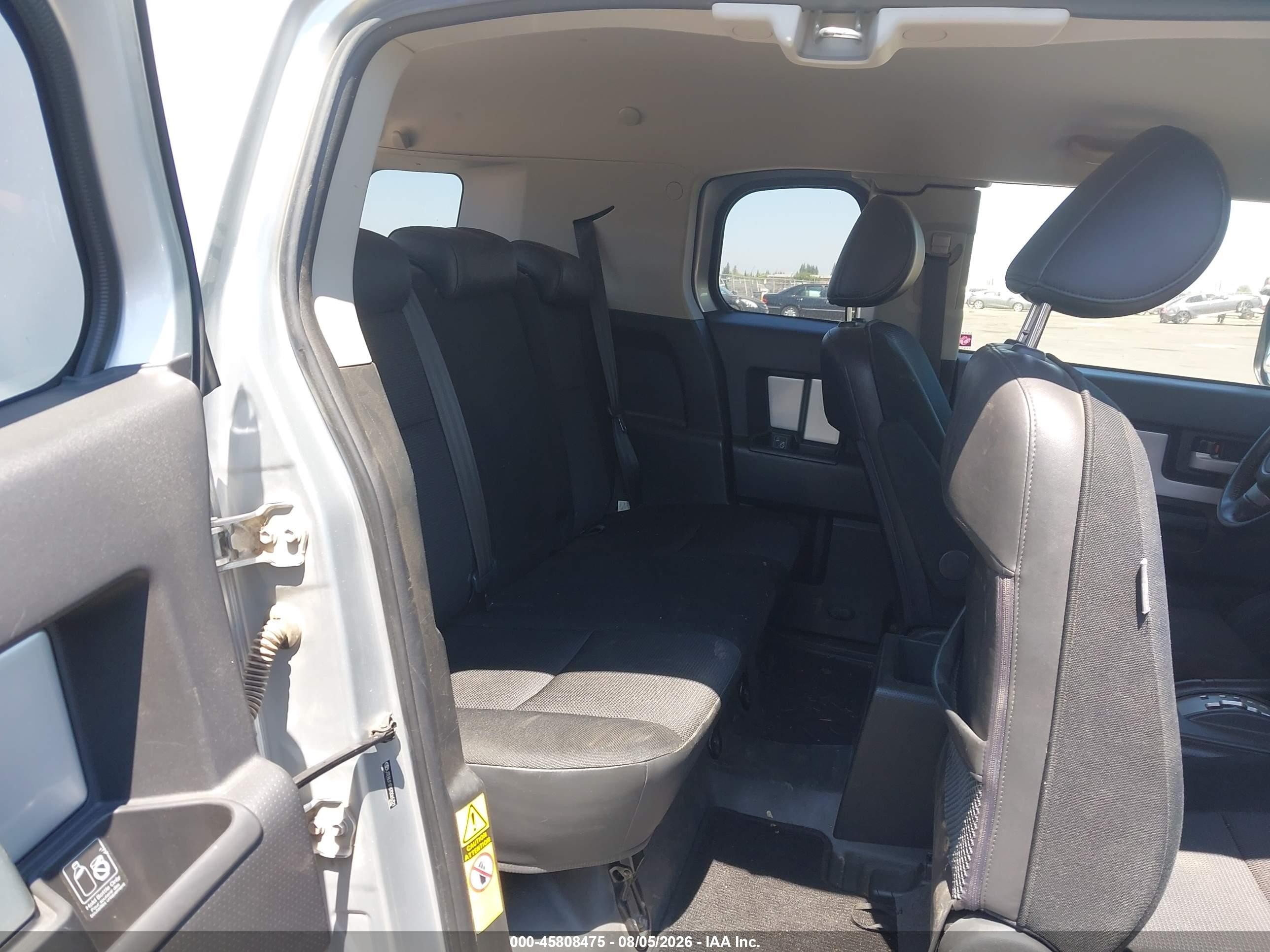 2007 Toyota Fj Cruiser   Silver vin: JTEBU11F870065321