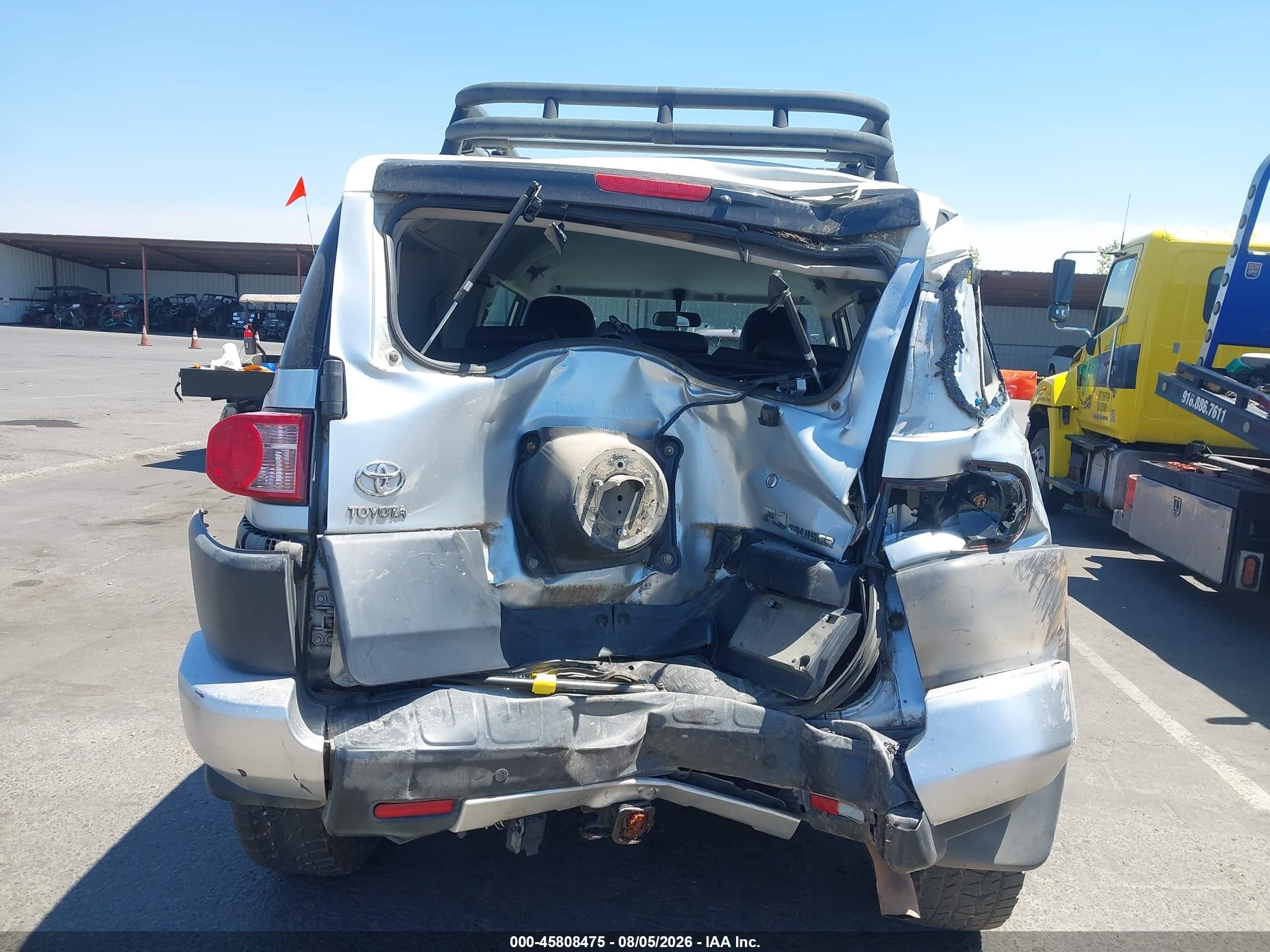 2007 Toyota Fj Cruiser   Silver vin: JTEBU11F870065321