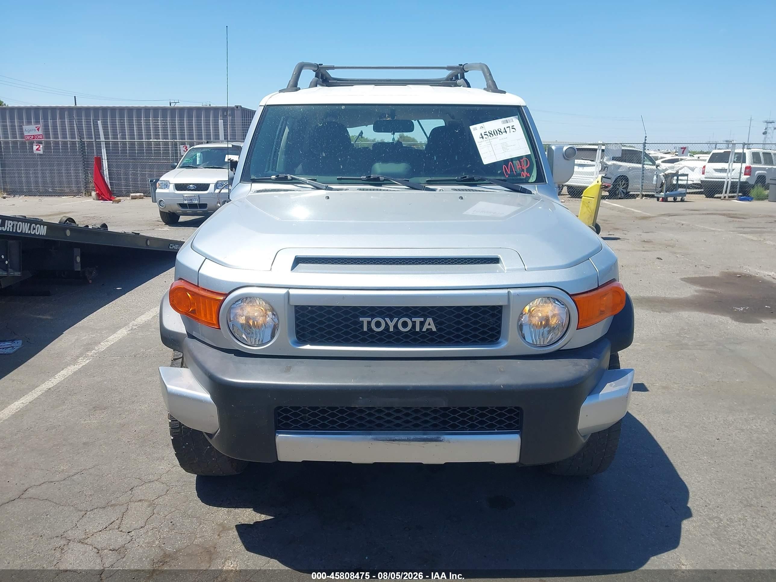 2007 Toyota Fj Cruiser   Silver vin: JTEBU11F870065321