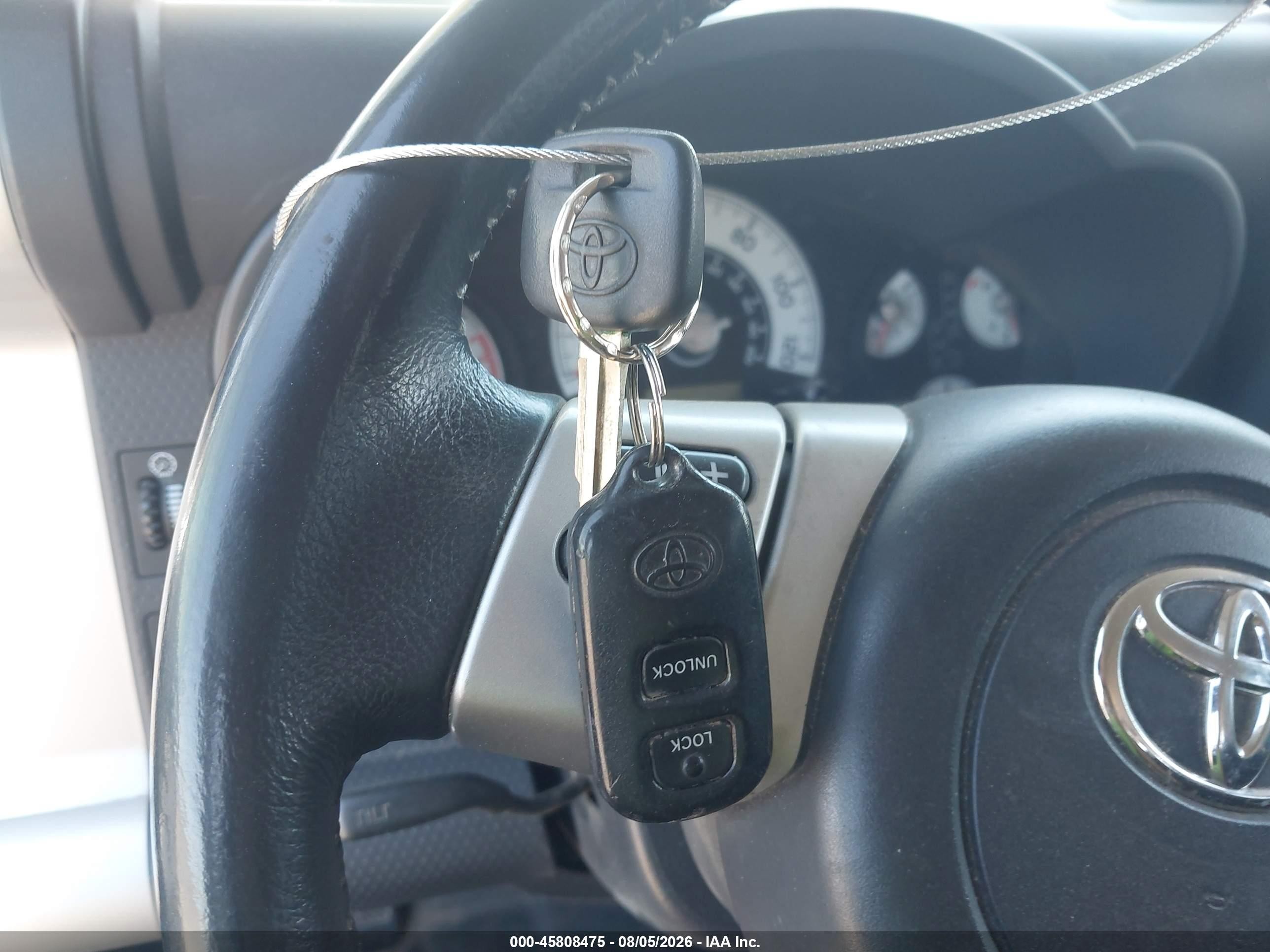 2007 Toyota Fj Cruiser   Silver vin: JTEBU11F870065321