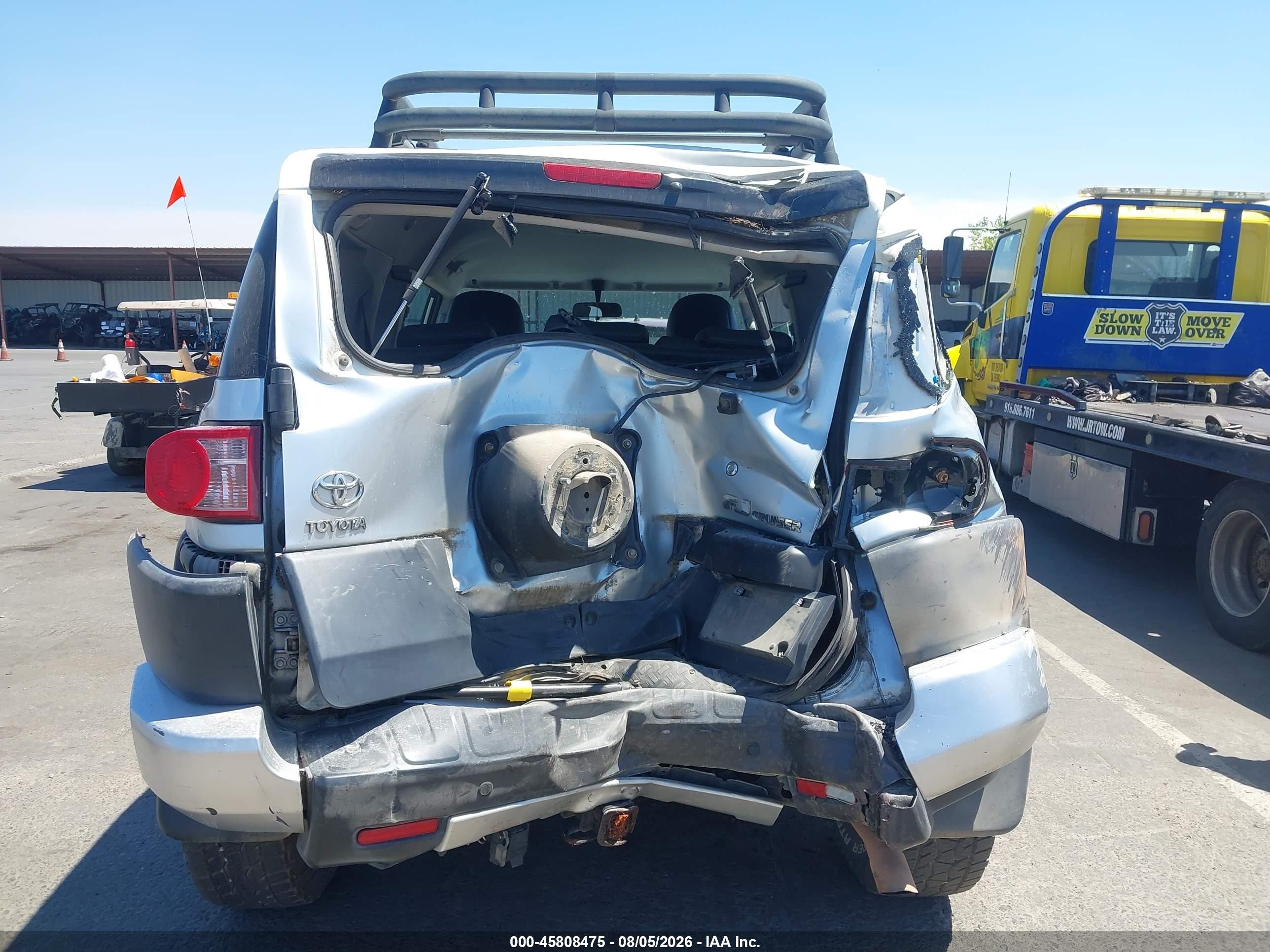 2007 Toyota Fj Cruiser   Silver vin: JTEBU11F870065321