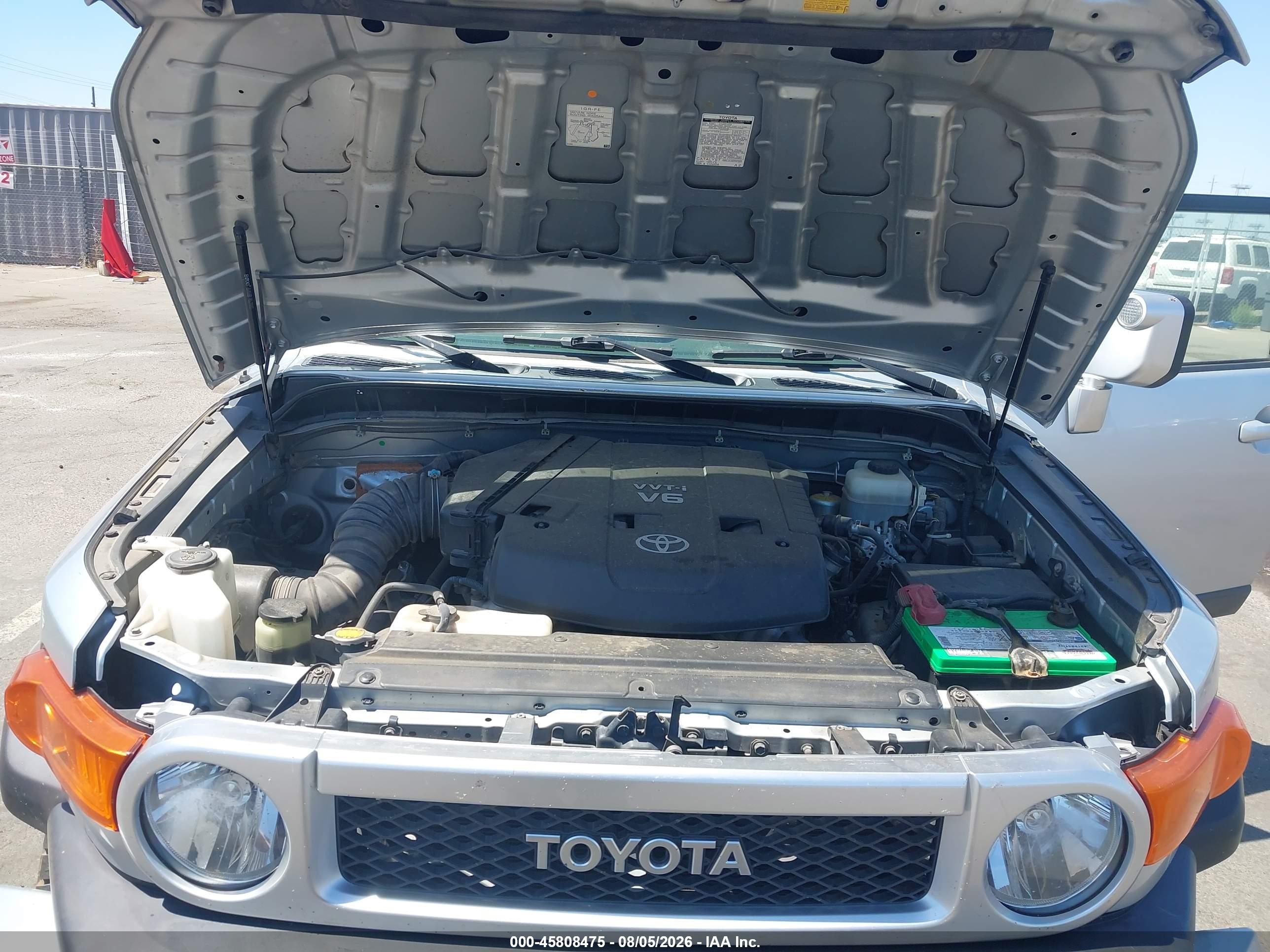 2007 Toyota Fj Cruiser   Silver vin: JTEBU11F870065321
