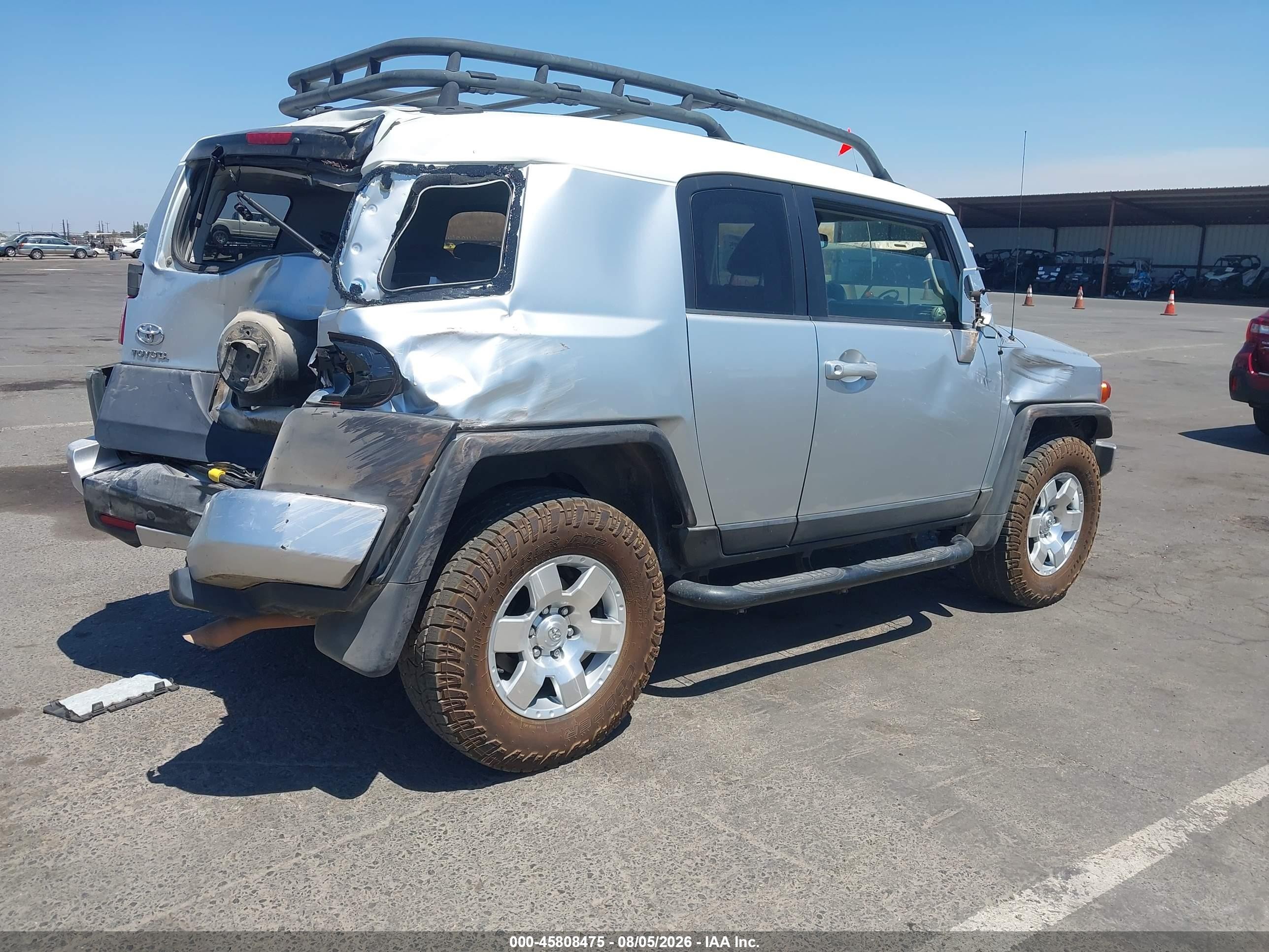 2007 Toyota Fj Cruiser   Silver vin: JTEBU11F870065321