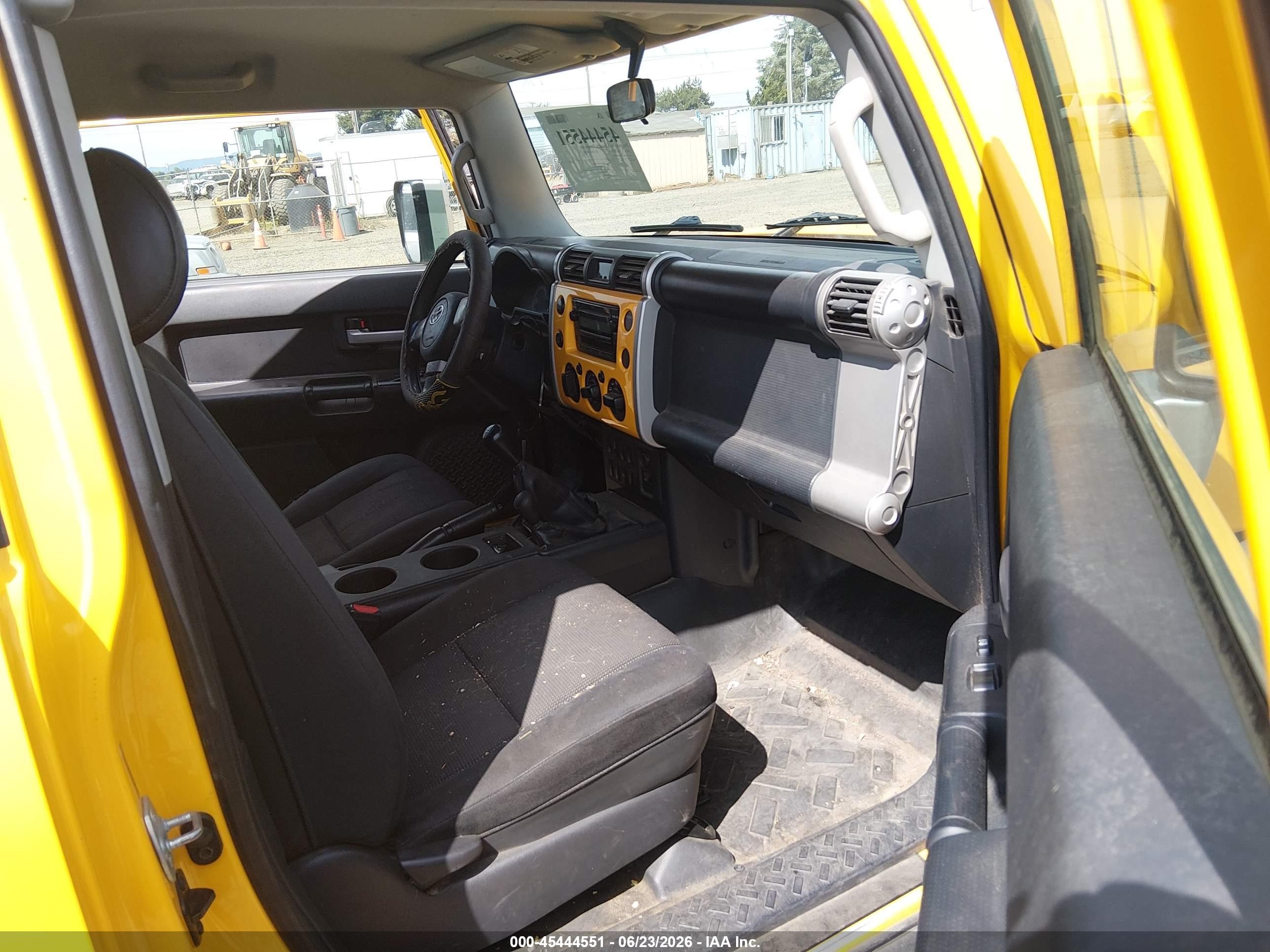 2007 Toyota Fj Cruiser   Yellow vin: JTEBU11F870100035