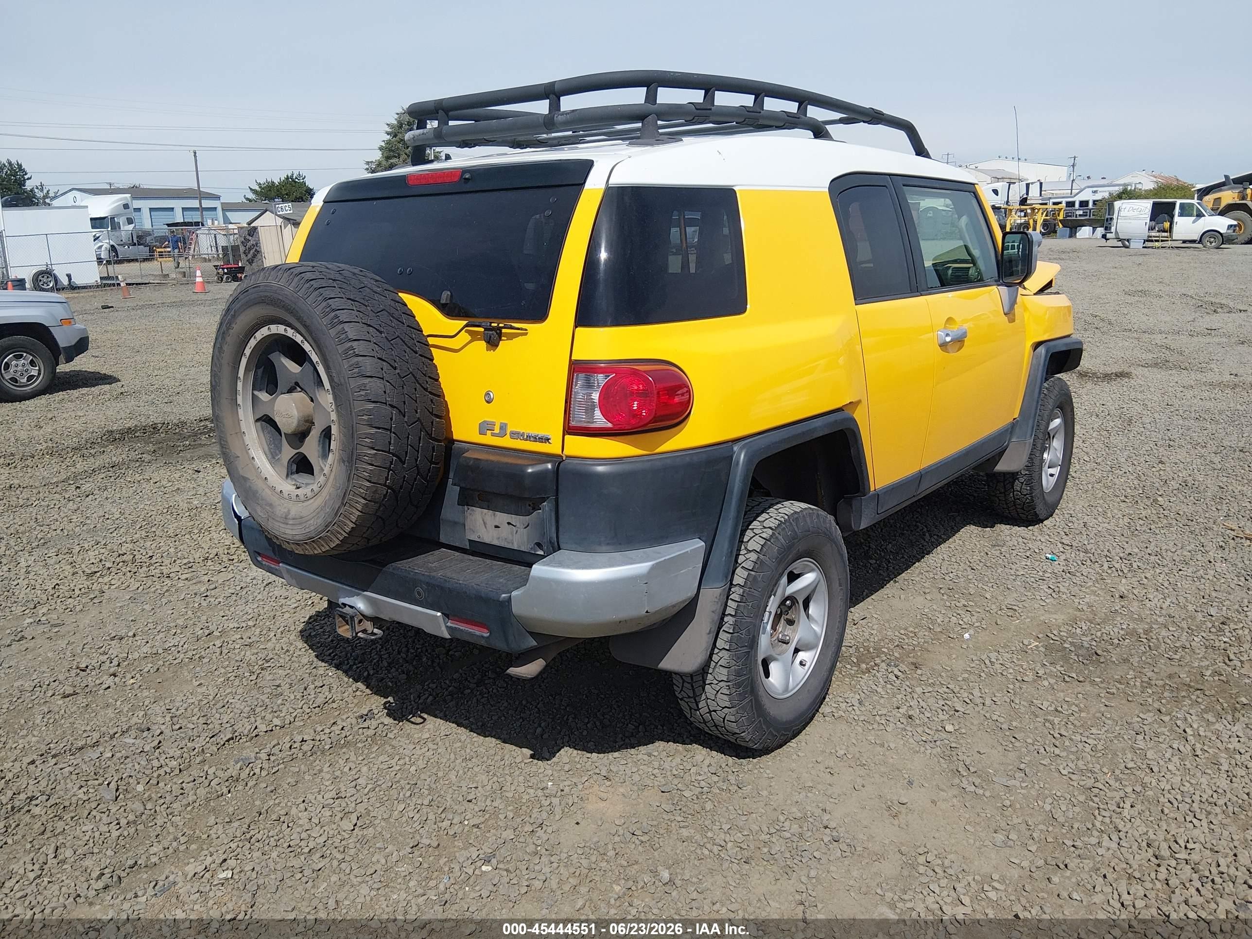 2007 Toyota Fj Cruiser   Yellow vin: JTEBU11F870100035